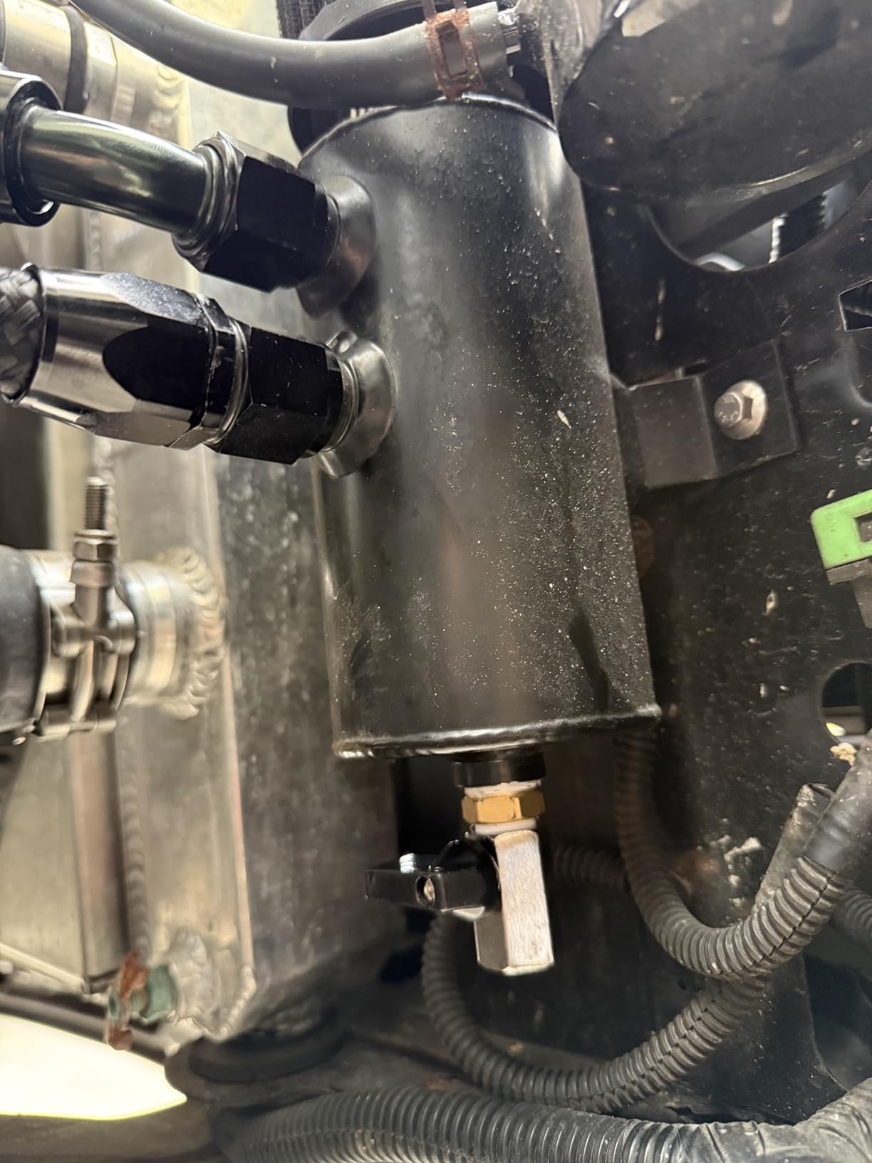 EVIL ENERGY 10an Oil Catch Can, 750ml Universal Baffled Catch Can with Breather Filter Aluminum Breather Tank 2 Port Air Oil Separator Black customer photo 1