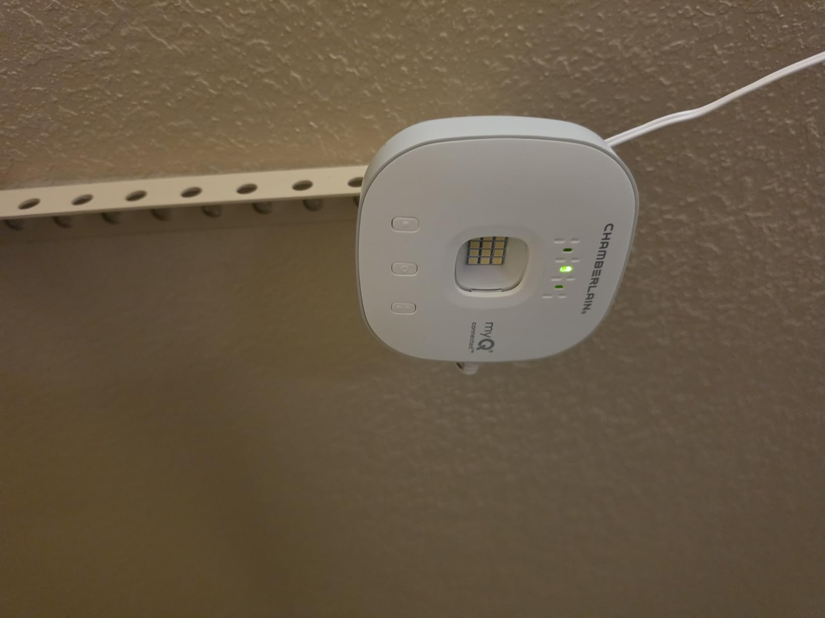 CHAMBERLAIN Smart Garage Control - Wireless Garage Hub and Sensor with Wifi & Bluetooth - Smartphone Controlled, myQ-G0401-ES, White customer photo 2