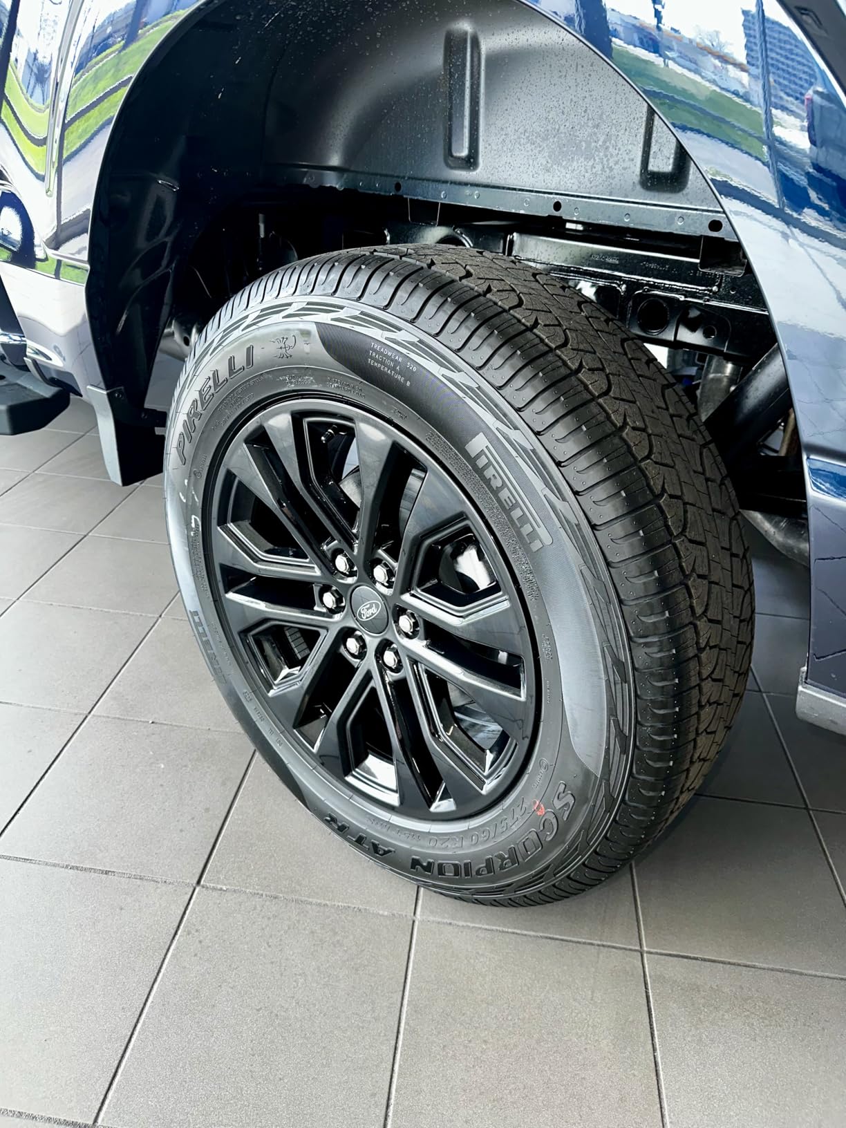 Chemical Guys Tire Kicker Sprayable Extra Glossy Tire Shine Spray, Dry-to-Touch Dressing - Restores Wet Look to Rubber, Vinyl, and Plastic, Safe for Cars, Trucks, Motorcycles, RVs, and More - 128 oz customer photo 1