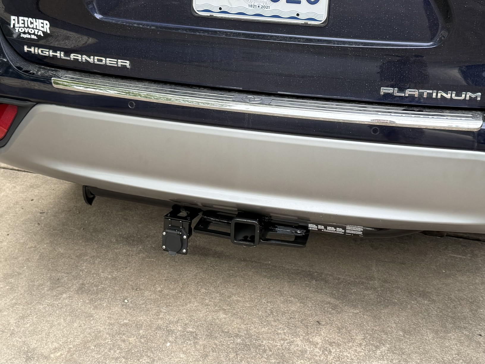 CURT 13460 Class 3 Trailer Hitch, 2-Inch Receiver, Fits Select Toyota Highlander customer photo 1