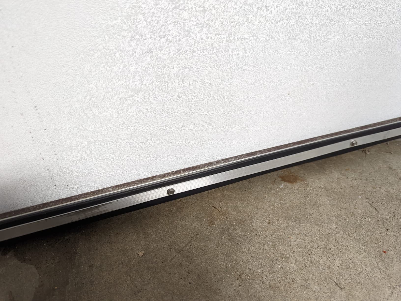 DGSL Universal Garage Door Seals Bottom Rubber, Garage Door Rubber Seal Strip Replacement, 20 Feet Weatherproofing Garage Door Weather Stripping with Nails customer photo 2