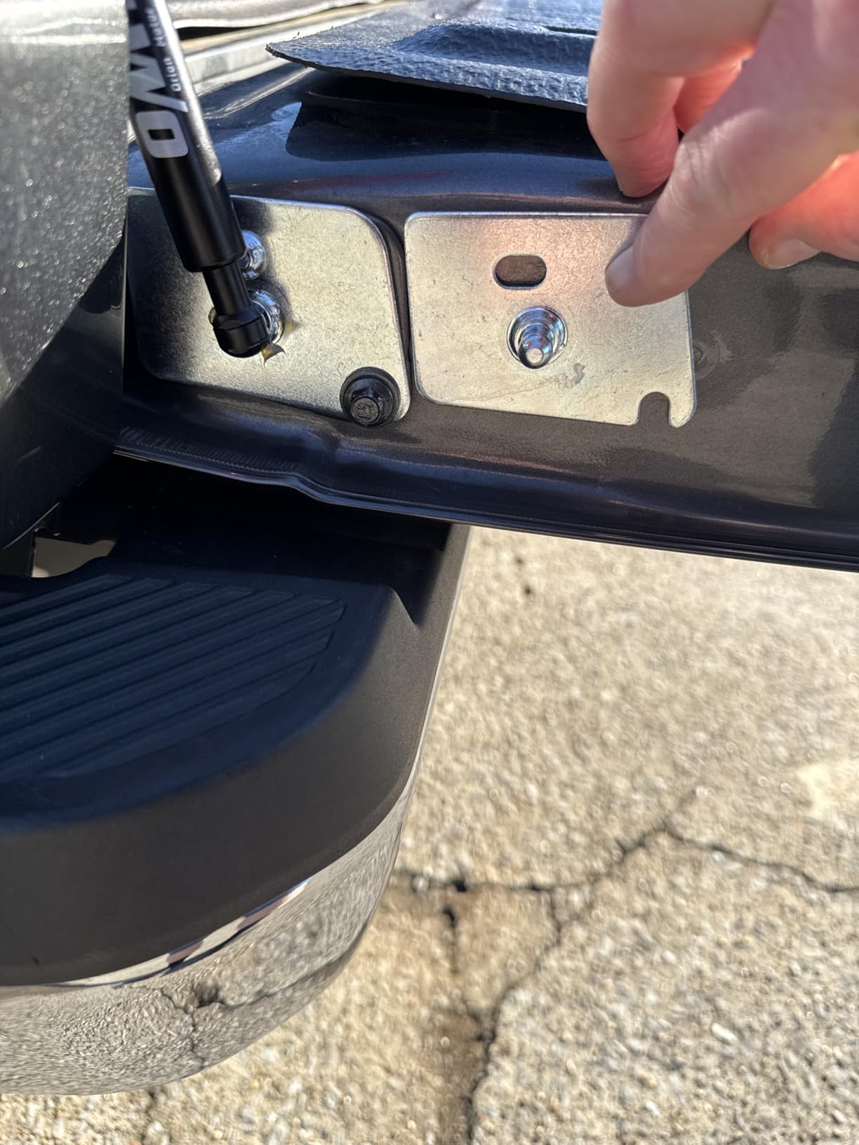 Orion Motor Tech Truck Tailgate Assist for 1997-2003 Ford F150, 1999-2016 F250 F350 Super Duty, & 2010-2016 F450 Super Duty customer photo 1