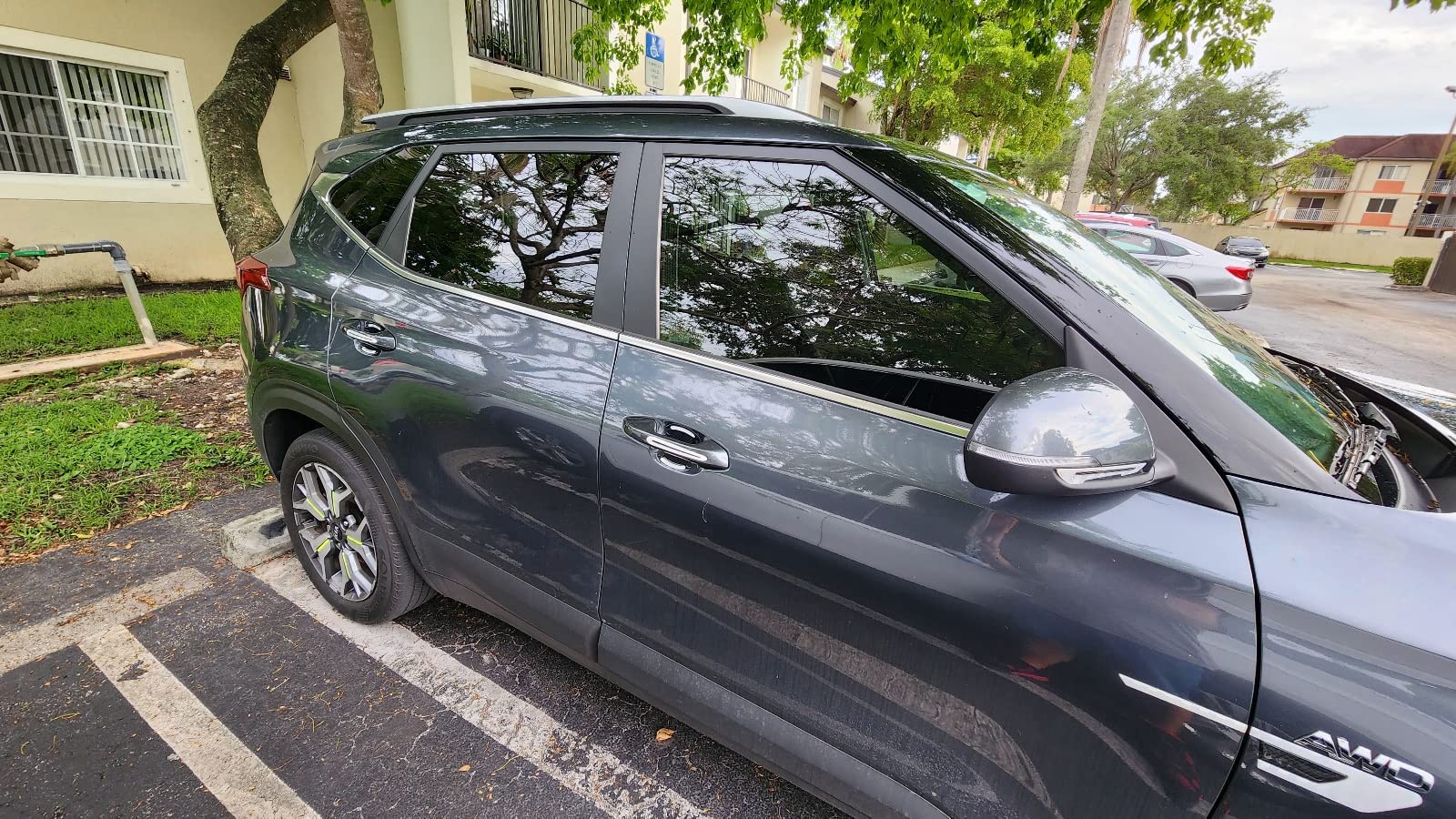 AUTOCLOVER Tape-On Rain Guards Window Visors 6 Pcs Set for Kia Seltos 2021 2022 2023 2024 2025 / Window Deflectors, Out-Channel Vent Shades (Smoked) customer photo 1