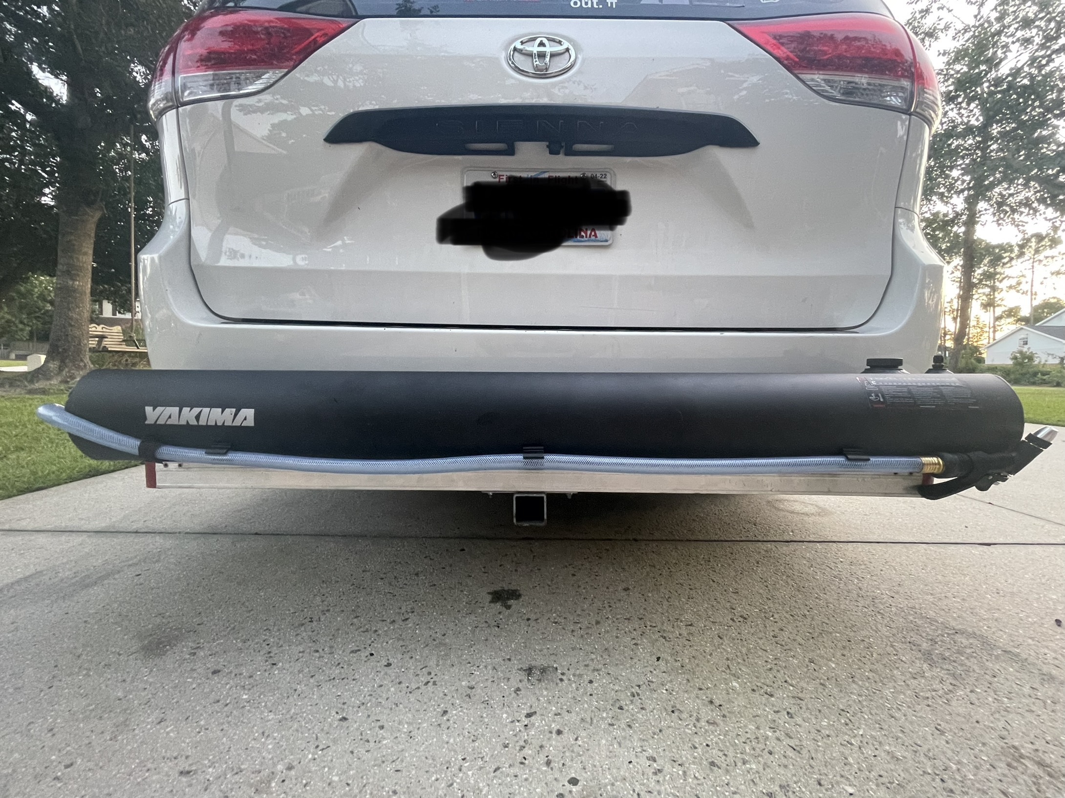 Yakima RoadShower Portable Aluminum Pressurized Water Storage with Garden Hose Adapter and 2 Outlet Water Ports customer photo 2