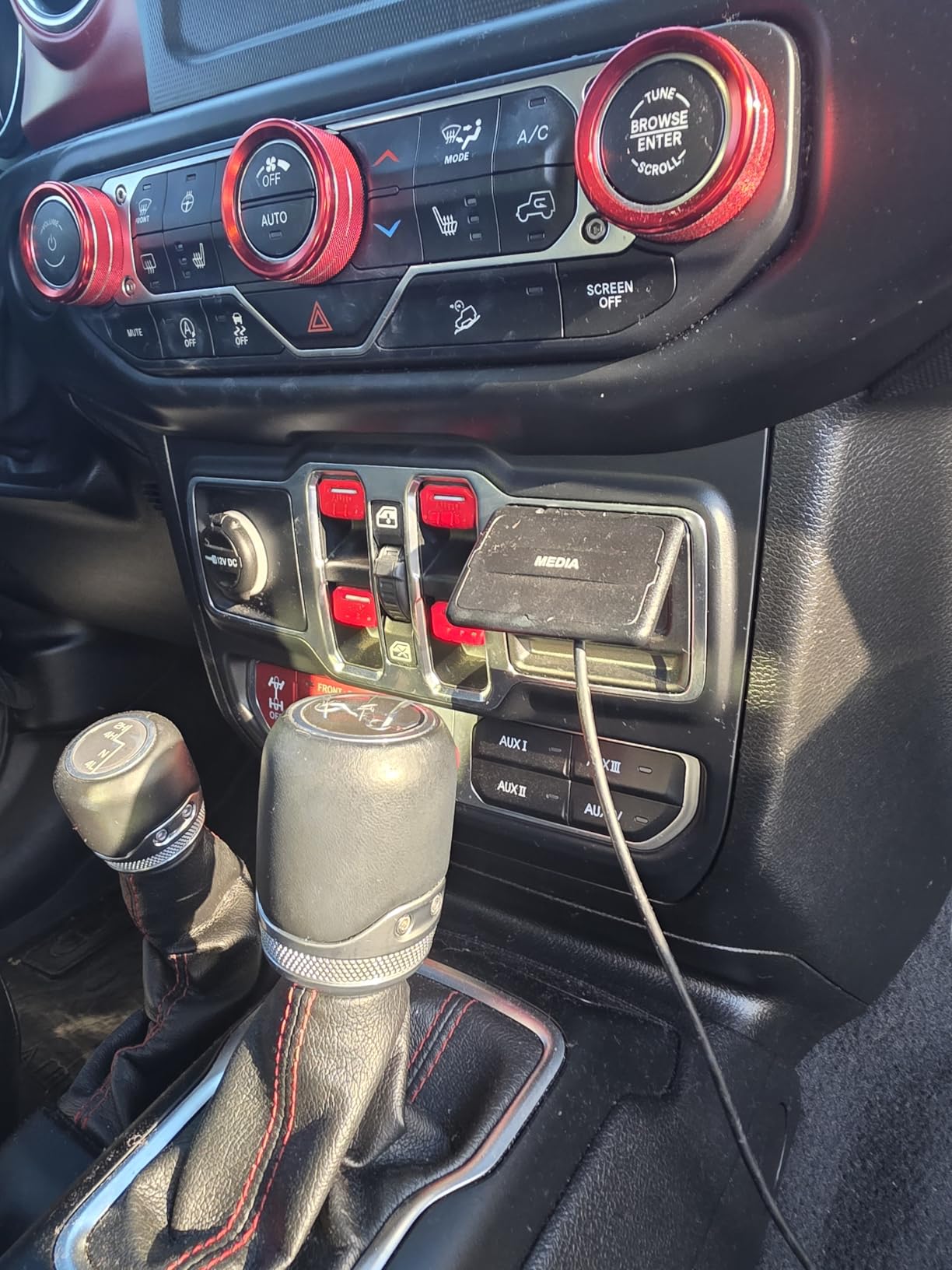 LASFIT Auxiliary Switch Bank Kit, OEM Style Plug&Play Aux Switch Panel Dash 4 Buttons 4x30A for Wrangler JL 2018-2025 & Gladiator JT 2019-2025, Black customer photo 1