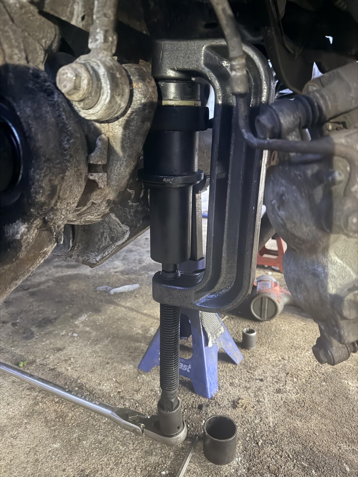 Orion Motor Tech Ball Joint Press Kit, C Frame Press for Ball Joints, U Joints, Brake Anchor Pins, and Wheel Studs, U Joint Removal Tool Set customer photo 2