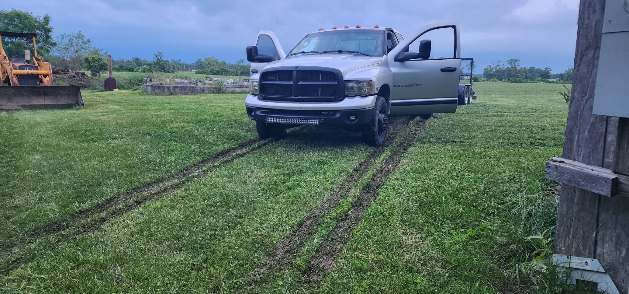 Nilight 6 Gang Rocker Switch Box 12V SPST ON Off Switch QC 3.0 USB Charger Voltmeter Waterproof Aluminum Rocker Switch Panel Night Glow Stickers for Boats Cars RVs Trucks, 2 Years Warranty,Blue customer photo 2