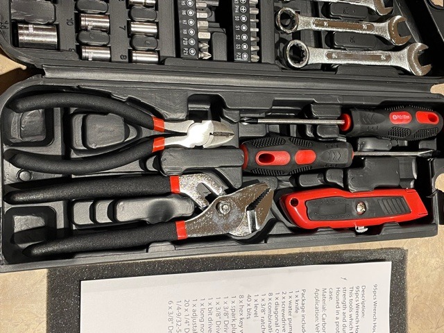 TLGREEN 95 Piece Tool Set, Tool Kit, Mechanics Tool Set, Portable Toolbox with Adjustable Wrench Pliers Socket Bits, with Plastic Toolbox, for House Apartment Garage (Red) customer photo 2