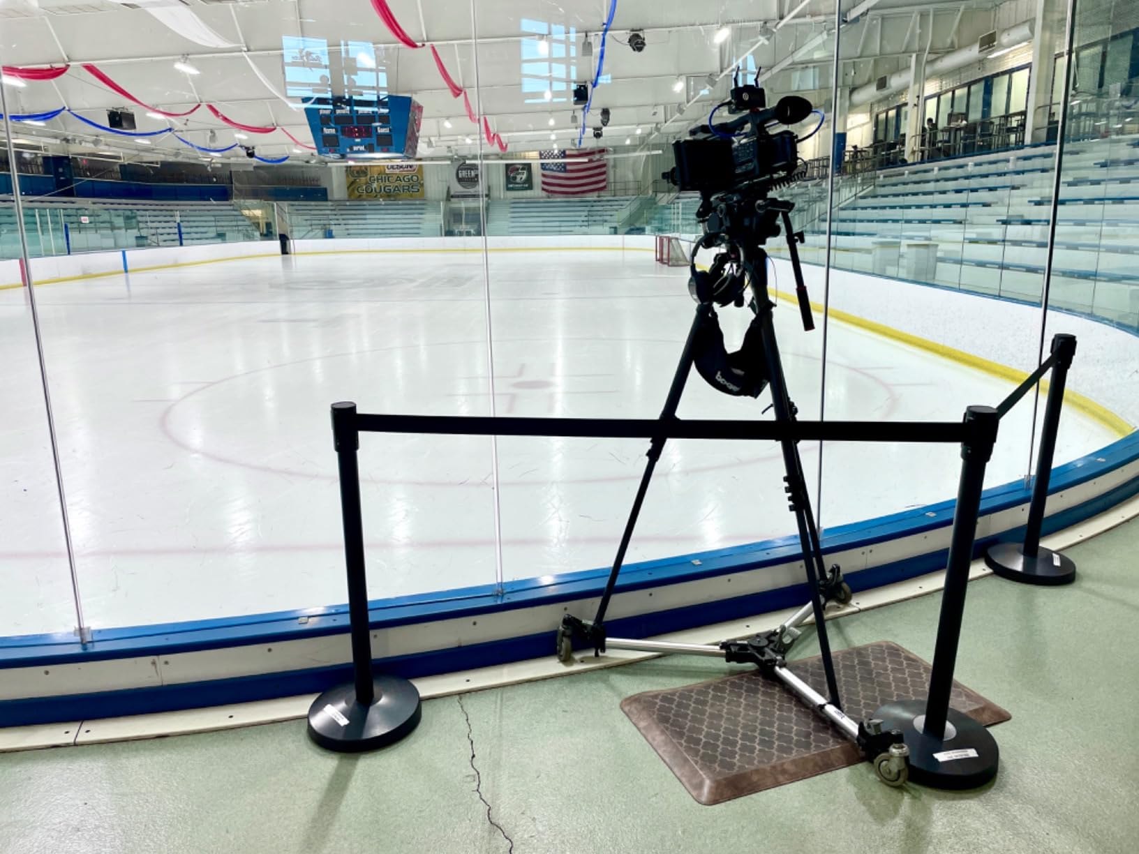 Amazon Basics Premium Crowd Control Stanchions with 6.5 ft Retractable Belt, Easy Assembly, Sturdy, Black, Pack of 2 customer photo 2