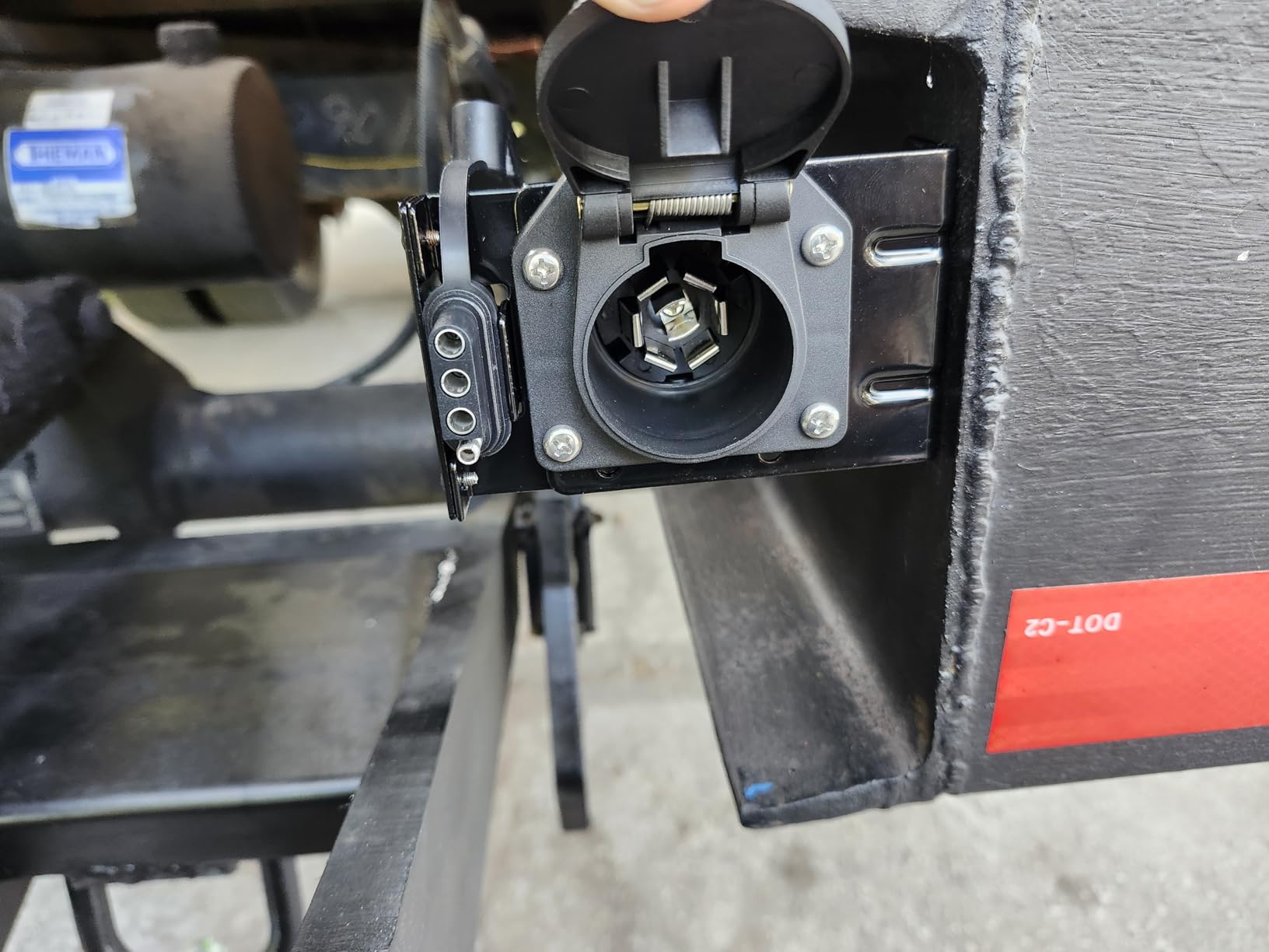 MECMO Multi-Tow 4-Way Flat to 7-Way RV Blade and 4-Way Flat Female End Trailer Wiring Adapter Connector Kit, 4 Pin Vehicle-Side Trailer Light Plug to Dual-output 7 Blade & 4 Flat with Mounting Bracket customer photo 1