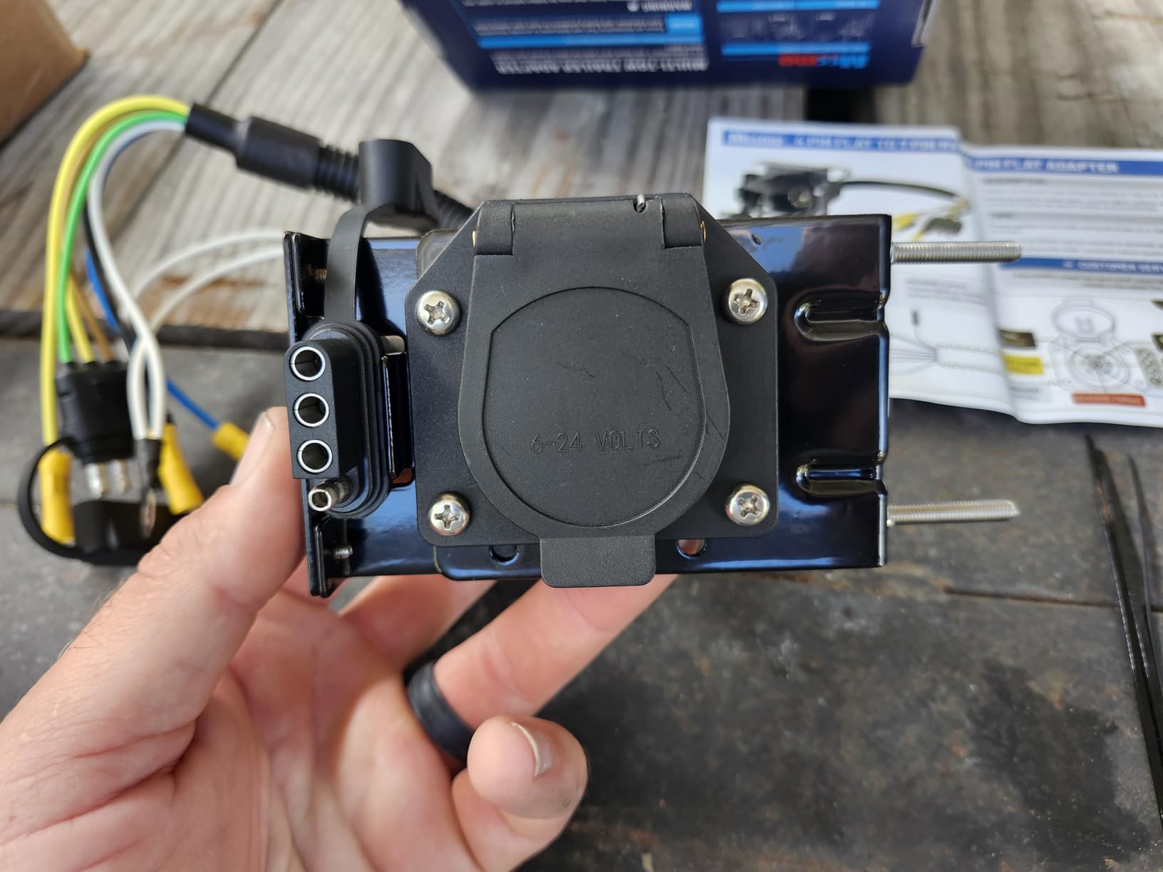 MECMO Multi-Tow 4-Way Flat to 7-Way RV Blade and 4-Way Flat Female End Trailer Wiring Adapter Connector Kit, 4 Pin Vehicle-Side Trailer Light Plug to Dual-output 7 Blade & 4 Flat with Mounting Bracket customer photo 2