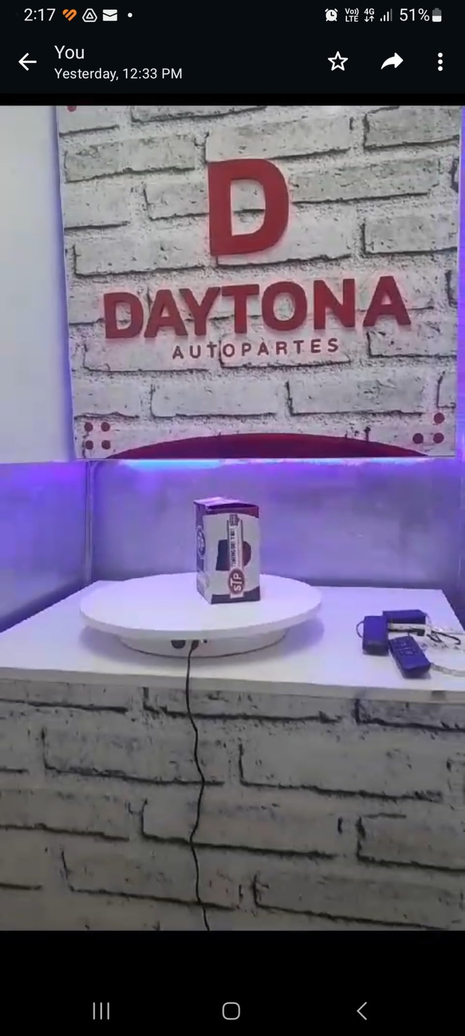 JAYEGT Motorized Rotating Display Stand,350Lbs Load, 360 Degree Electric Rotating Potography Turntable for Products Display, Live Show, Remote Control +5 Colors Backgrounds (White / 16.5inch /Wired) customer photo 2