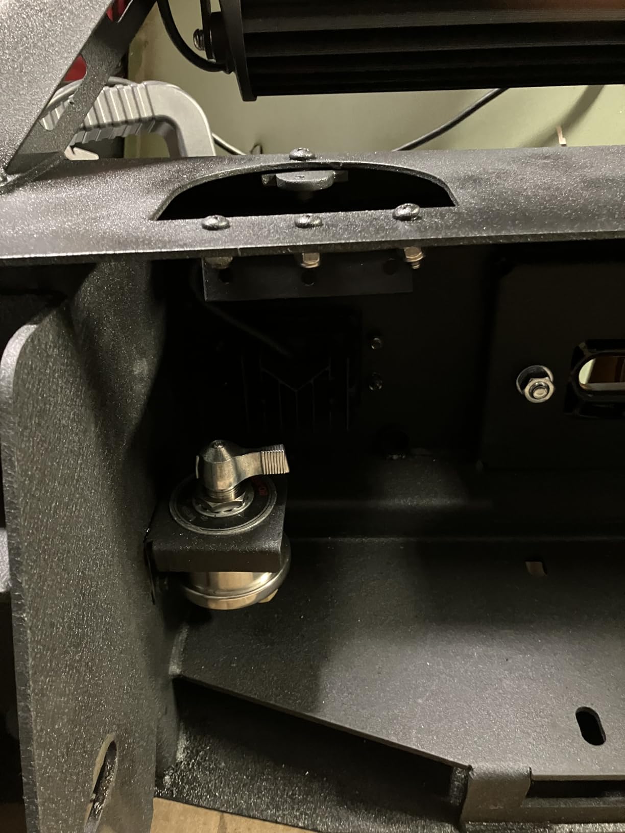 300A High Current Master Battery Disconnect Switch, 12-48V Power Cut Off Isolator with Face Plate for Vehicle, RV, Truck, Boat, Marine, ATV On/Off Battery Isolator customer photo 1