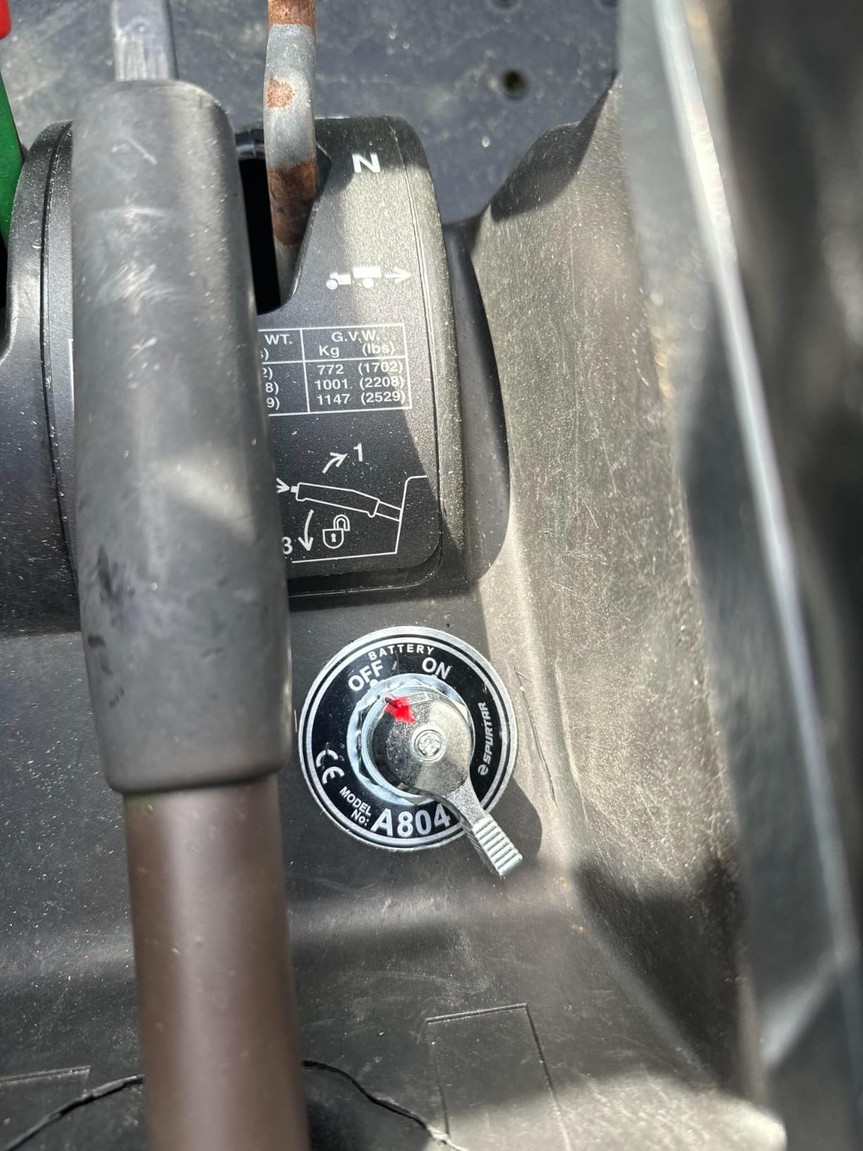 Spurtar Battery Disconnect Switch 12V 24V 48V Heavy Duty Battery Shut Off Cut Off Power Kill Switch Isolator 200A High Current for Car, Vehicle, Truck, Winch, ATV, RV, Marine, Boat customer photo 1