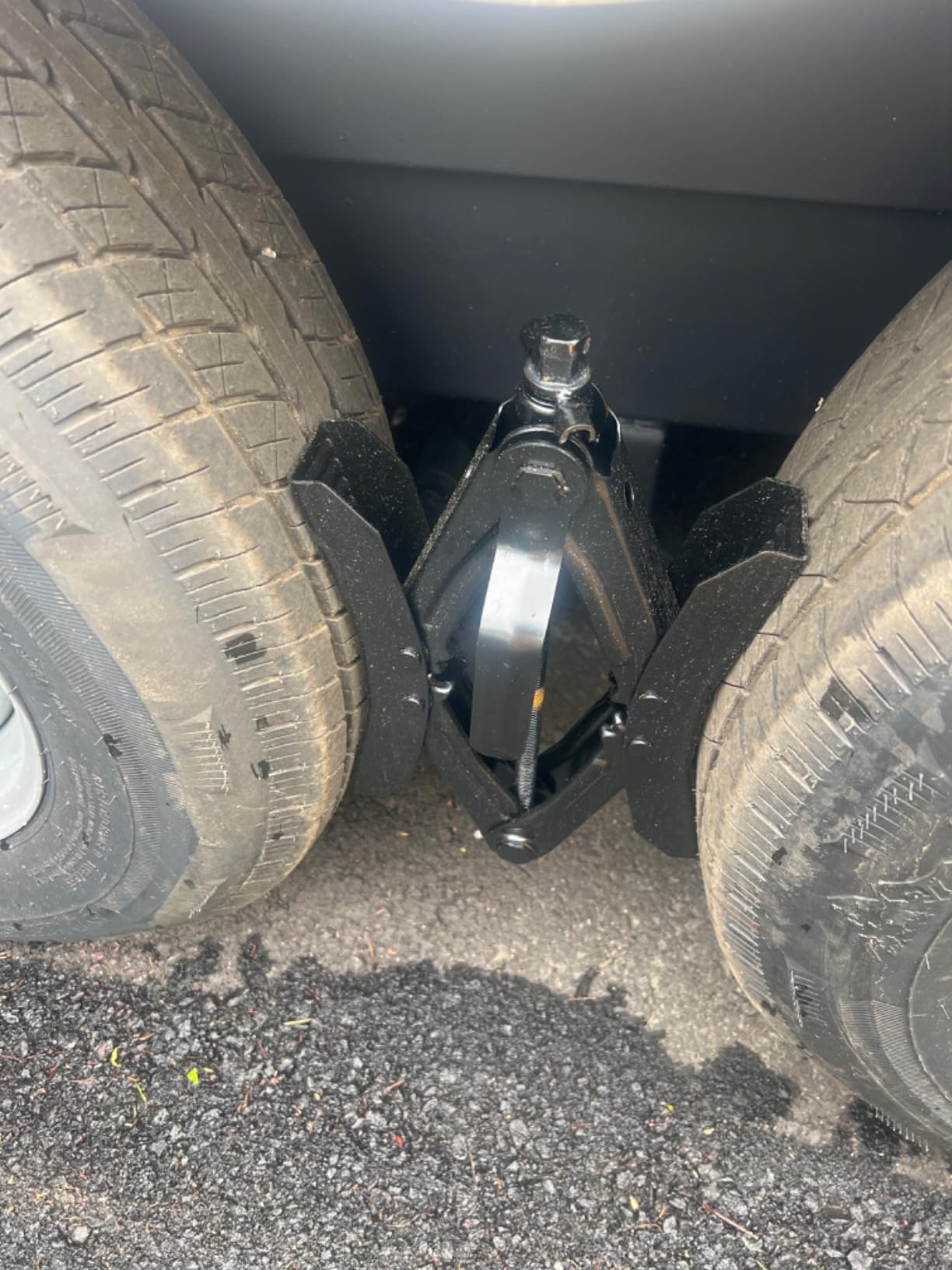 Camper Wheel Chock Stabilizer 2 Sets, Upgraded Side Grain Heavy Duty X-Shaped Stabilizer Wheel Chock RV Travel Trailer Accessories Anti-Move Anti Rust Coating Tire Chalks customer photo 1