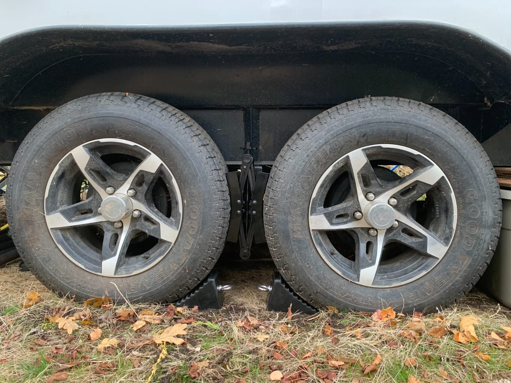 Camper Wheel Chock Stabilizer 2 Sets, Upgraded Side Grain Heavy Duty X-Shaped Stabilizer Wheel Chock RV Travel Trailer Accessories Anti-Move Anti Rust Coating Tire Chalks customer photo 2