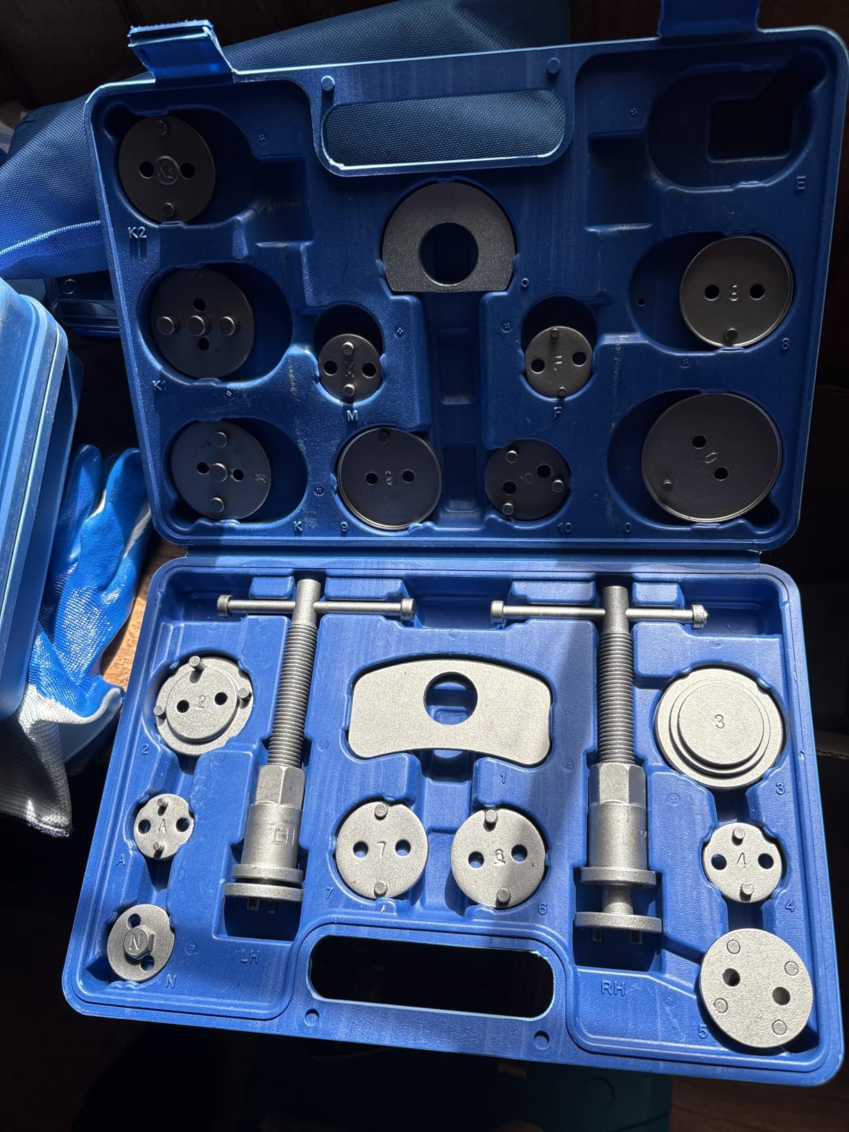 OMT 2-in-1 Brake Caliper Compression Tool and Vacuum Pump Bleeder Kit, 18 Adapters, Vacuum Bleeder & Compressor, Brake Service, Corrosion-Resistant Build customer photo 2