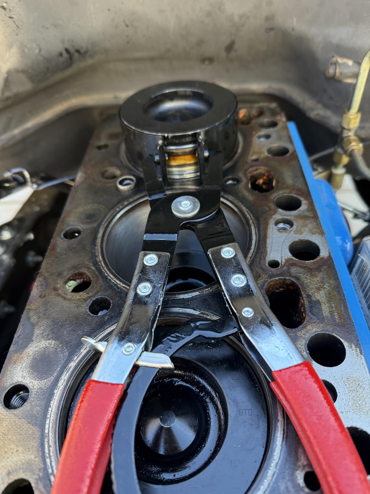 ARES 15092 - Master Piston Ring Compressor Kit - Heavy Duty Stamped Steel Construction for Strong and Secure Band Compression - Piston Size Coverage from 2-7/8-Inch to 4-3/8-Inch (73mm to 111mm) customer photo 1