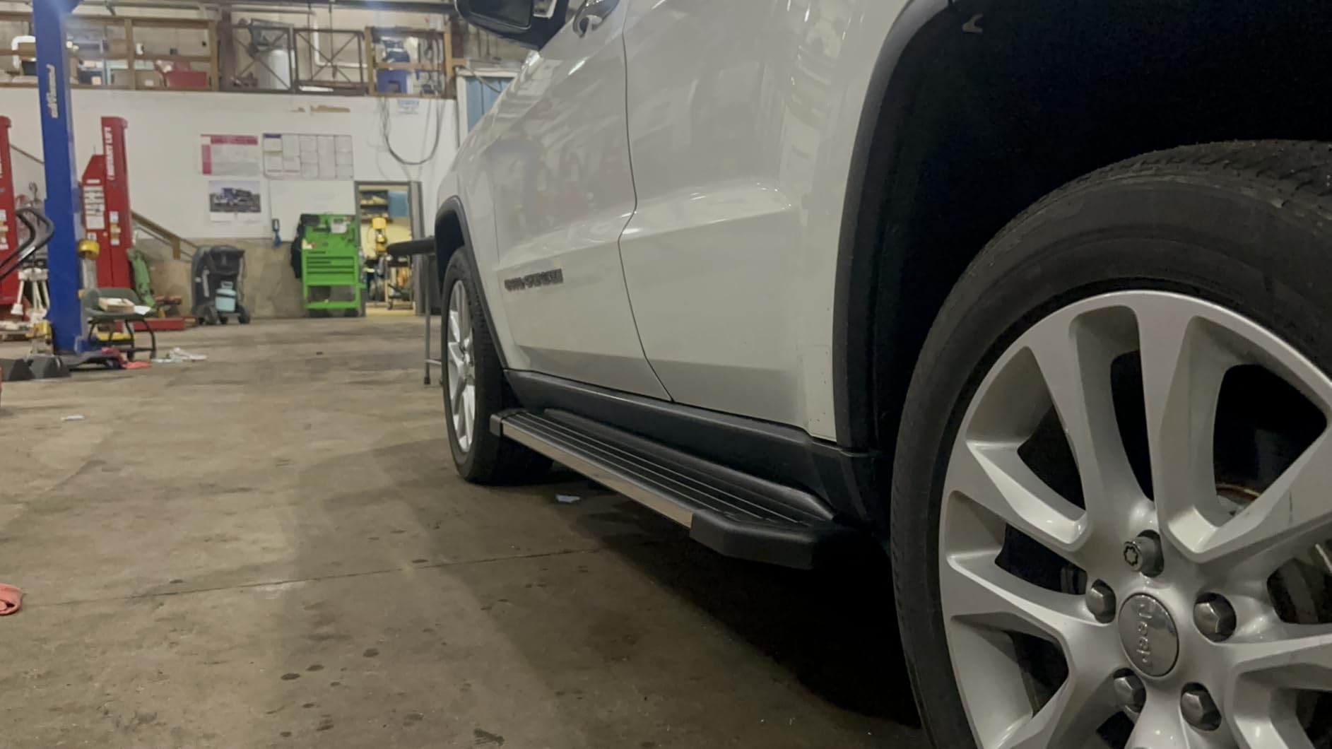 Aluminum Side Steps Running Boards Compatible with 2011-2021 Jeep Grand Cherokee. 5.5Inch Step Bars Rock Sliders. customer photo 2