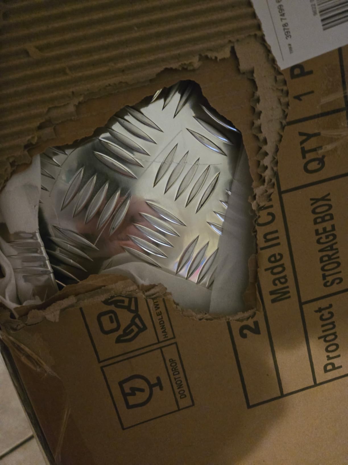 confote 39 Inch Heavy Duty Aluminum Stripes Plated Tool Box, Waterproof Storage with Lock and Keys - 39 X 15 X 12 inch, Black customer photo 2