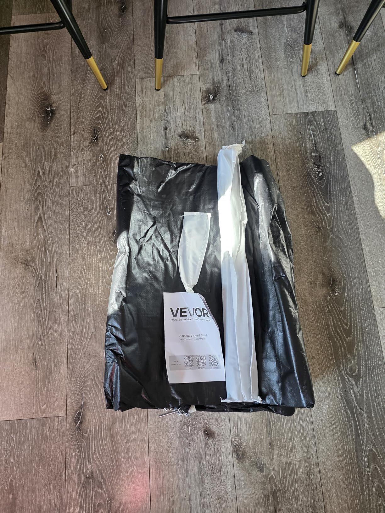 VEVOR Portable Paint Booth, 10x7x6ft Larger Spray Paint Tent with Built-in Floor & Mesh Screen & Windproof Hooks customer photo 2