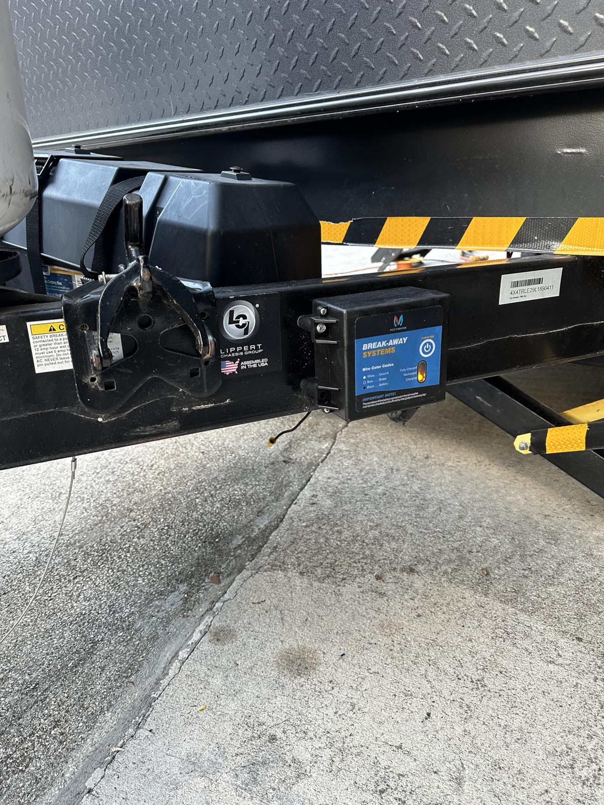 MICTUNING Trailer Brakes Breakaway Kit with Charger - 12V 5AH Brake kit Built-in Battery, LED Indicator, Waterproof Switch customer photo 1