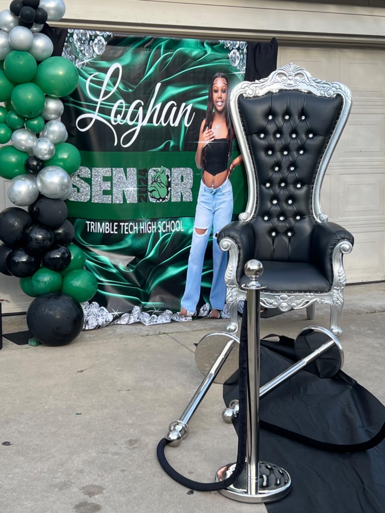 Ferraycle 8 Pcs Crowd Control Stanchions and Velvet Ropes 5 ft Poles Silver Crowd Control Barriers Black Ropes Stainless Steel Stanchions Post for Party Supplies customer photo 1