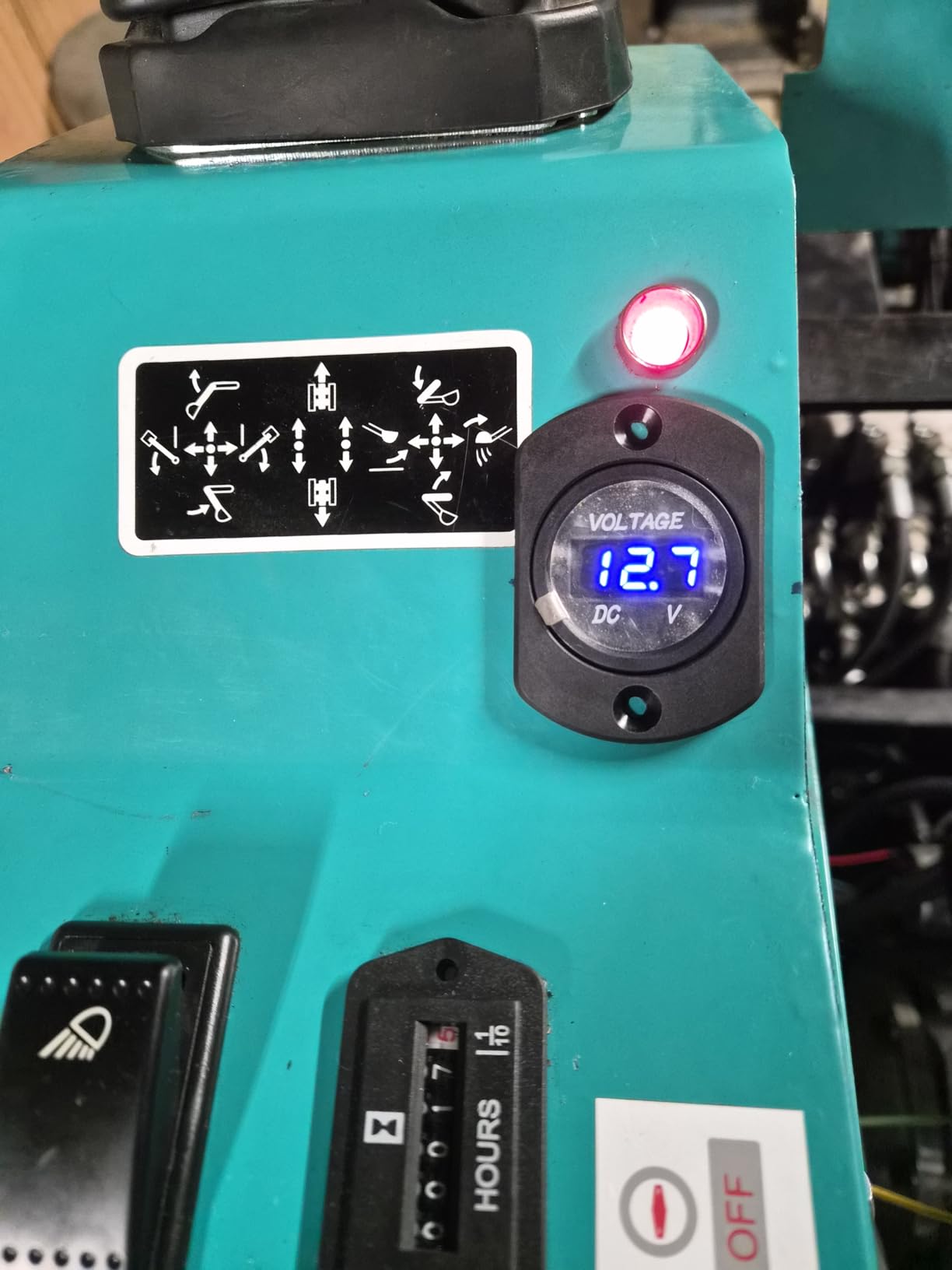 DaierTek Battery Voltage Meter Waterproof DC 12V 24V LED Voltmeter Panel with Blue Light Round Digital Voltage Display for Marine Boat Car Automotive Motorcycle customer photo 2