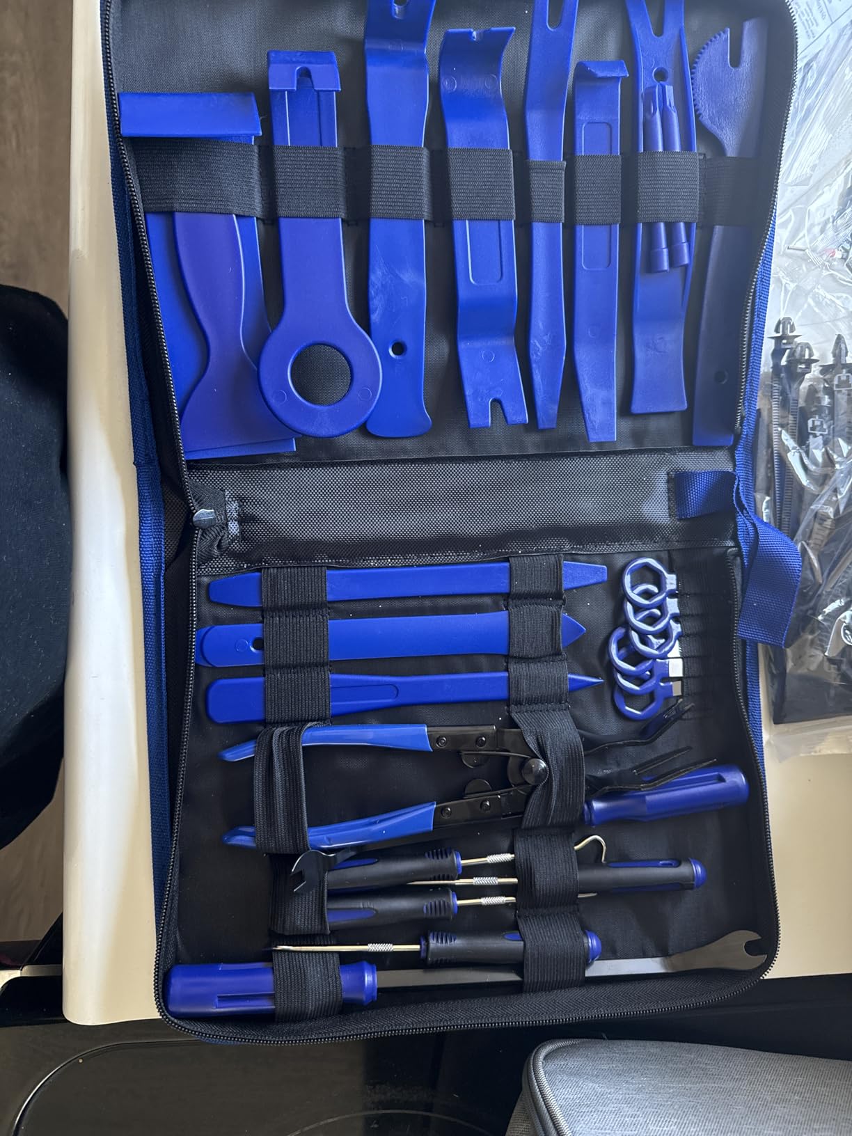 JNLK 352pcs Trim Removal Tool, Pry Tool, Door Panel Removal Tool Kit, Clip Tool, Fasteners Removal Tool with Car Retainer Body Clips Set, Blue customer photo 1