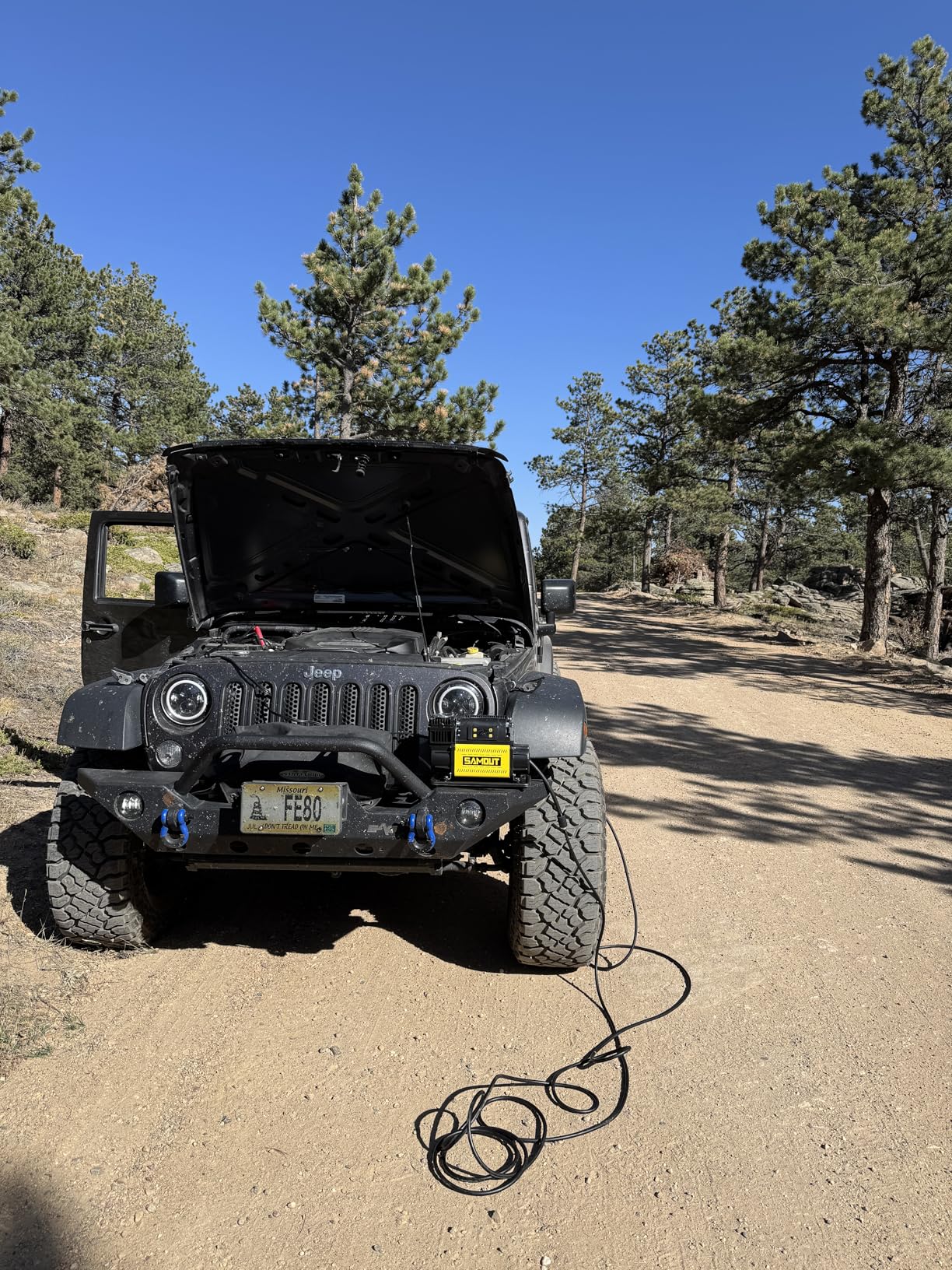 SMAOUT 12V Digital Air Compressor, Offroad Portable Inflator 12.3 CFM, Air Pump Max 150PSI for Heavy-Duty Tires, with LCD Control Panel to Preset Target Pressure, 4x4 Vehicle, SUV, RV customer photo 1