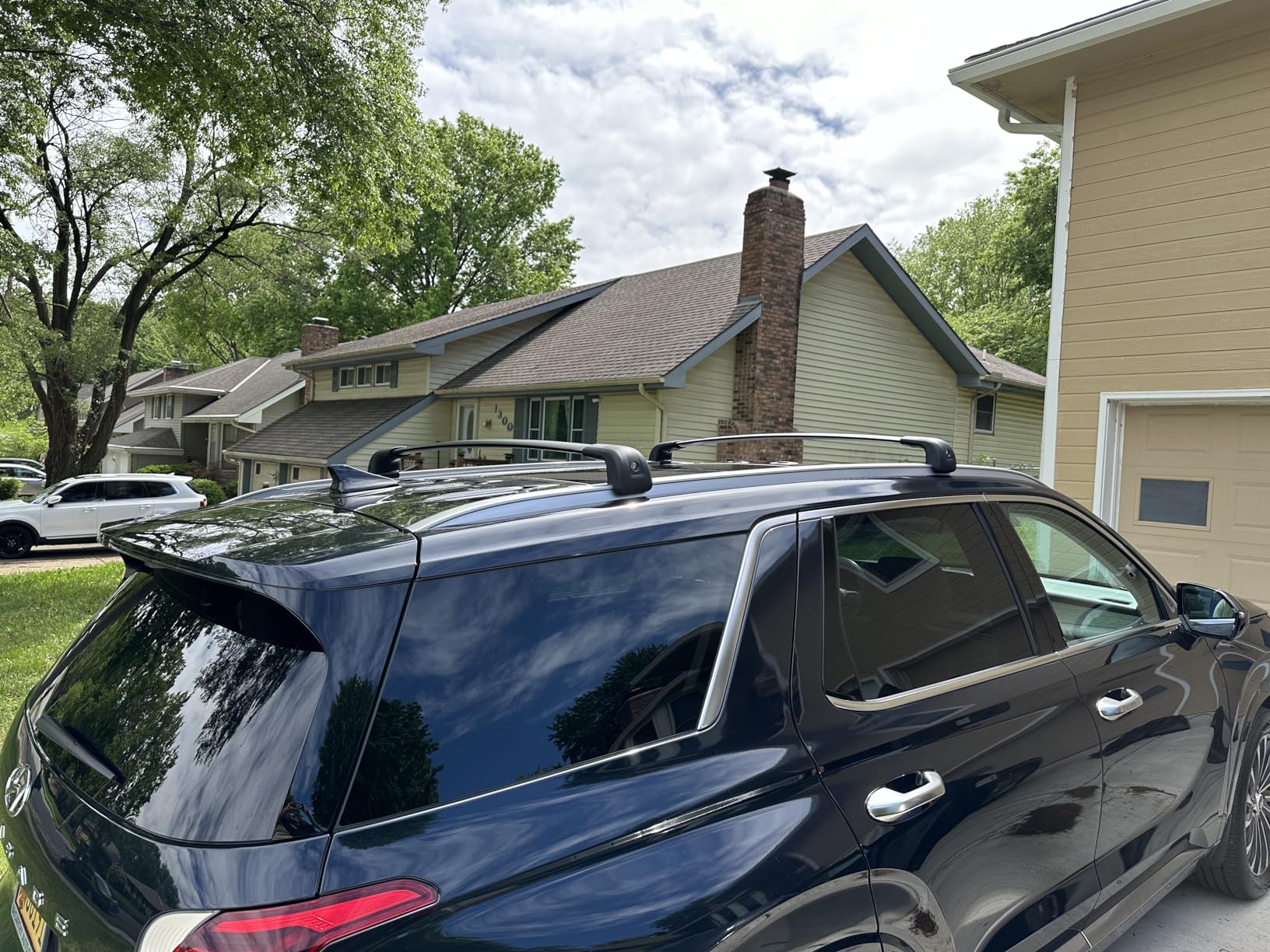 300lbs Roof Rack Cross Bars Compatible with Hyundai Palisade 2019-2025 SE SEL XRT Limited Calligraphy Lockable Cargo Crossbars Carrier Luggage Kayak Bike Snowboard customer photo 2