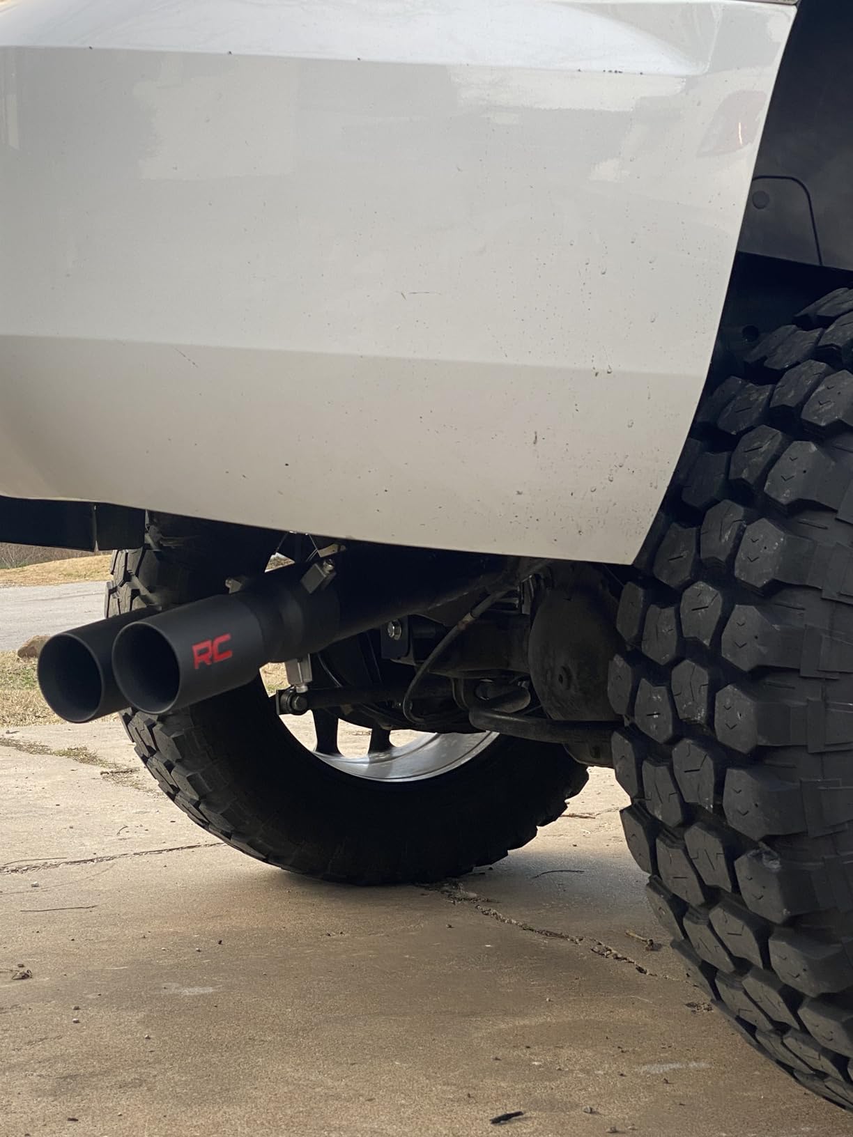 Rough Country Black Dual Exhaust Tip | 304 Stainless Steel | 2.5-3