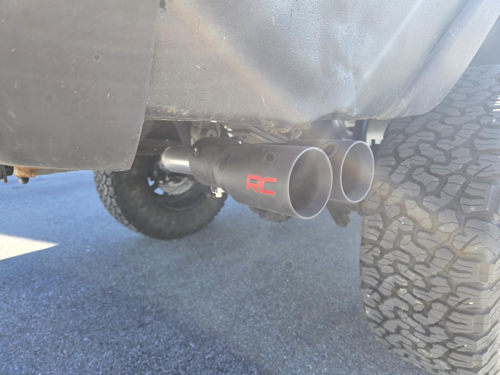 Rough Country Black Dual Exhaust Tip | 304 Stainless Steel | 2.5-3