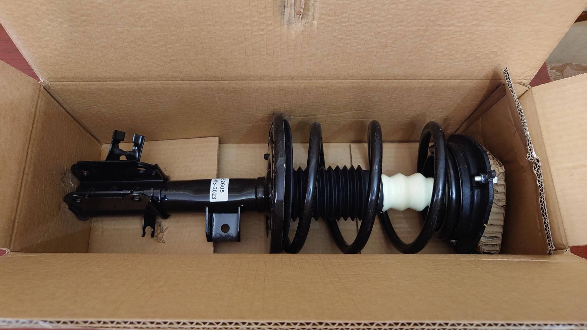 Detroit Axle - Front Right Strut for 2013-2018 Toyota RAV4 [Excludes Sport Package], 2014 2015 2016 2017 Strut with Coil Spring Assembly Replacement customer photo 1