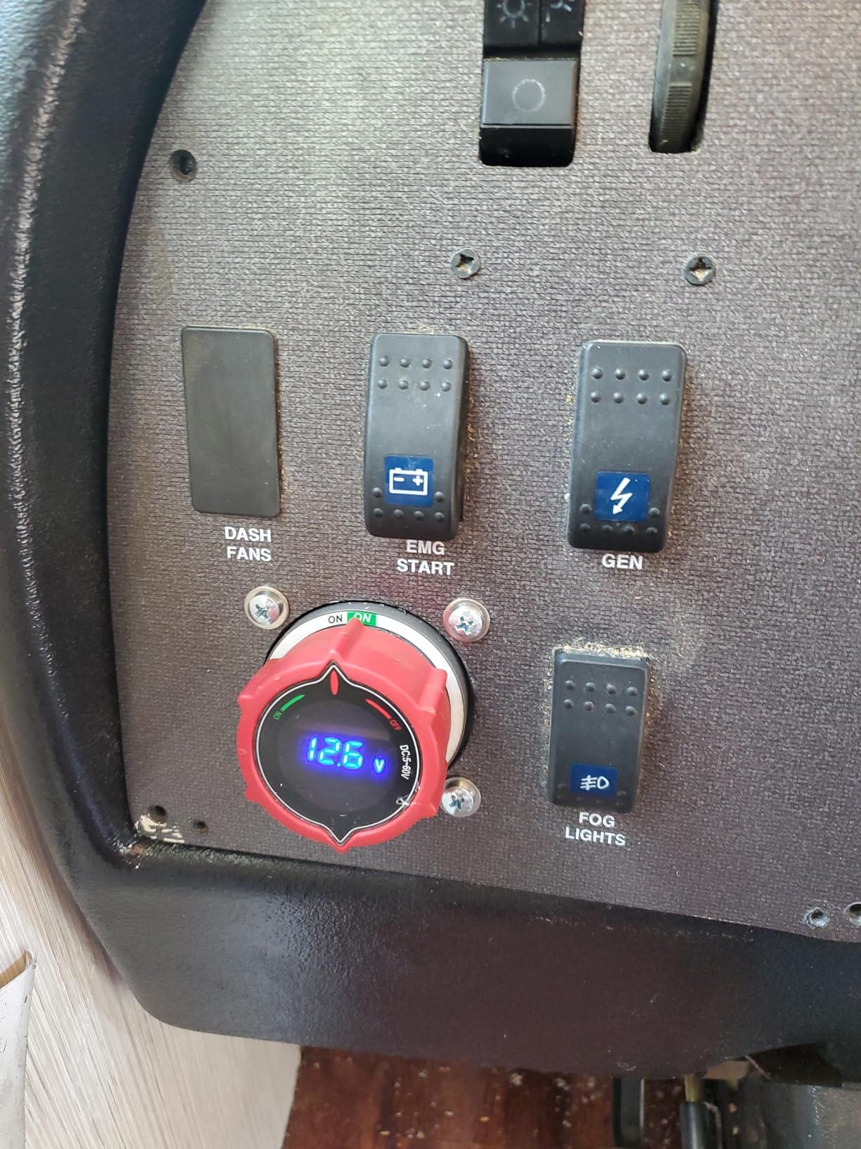 Upgrade Battery Disconnect Switch with Voltmeter, DC 5-60V Master Isolator Cut/Shut Off Switch for Marine Boat Car Truck Camper RV Trailer Vehicles Engine Application (On/Off) customer photo 2