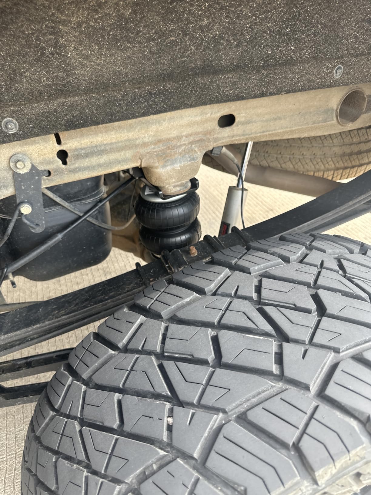 RETRUE Rear Air Bags Suspension Kit Compatible with Silverado Sierra 1500 | for 2007-2018 Chevrolet Chevy Silverado GMC Sierra 1500, 5000 Lbs of Load Leveling Capacity, Replacement for Firestone 2430 customer photo 1