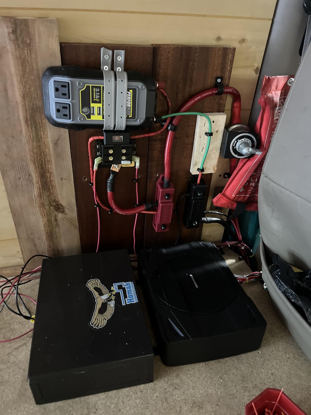 Joinfworld 12V Battery Disconnect Switch with Side Post Mounting Bracket, 200A High Current Battery Cut Off Switch Heavy Duty 48V Master Switch for Car Boat RV ATV UTV Vehicles customer photo 1