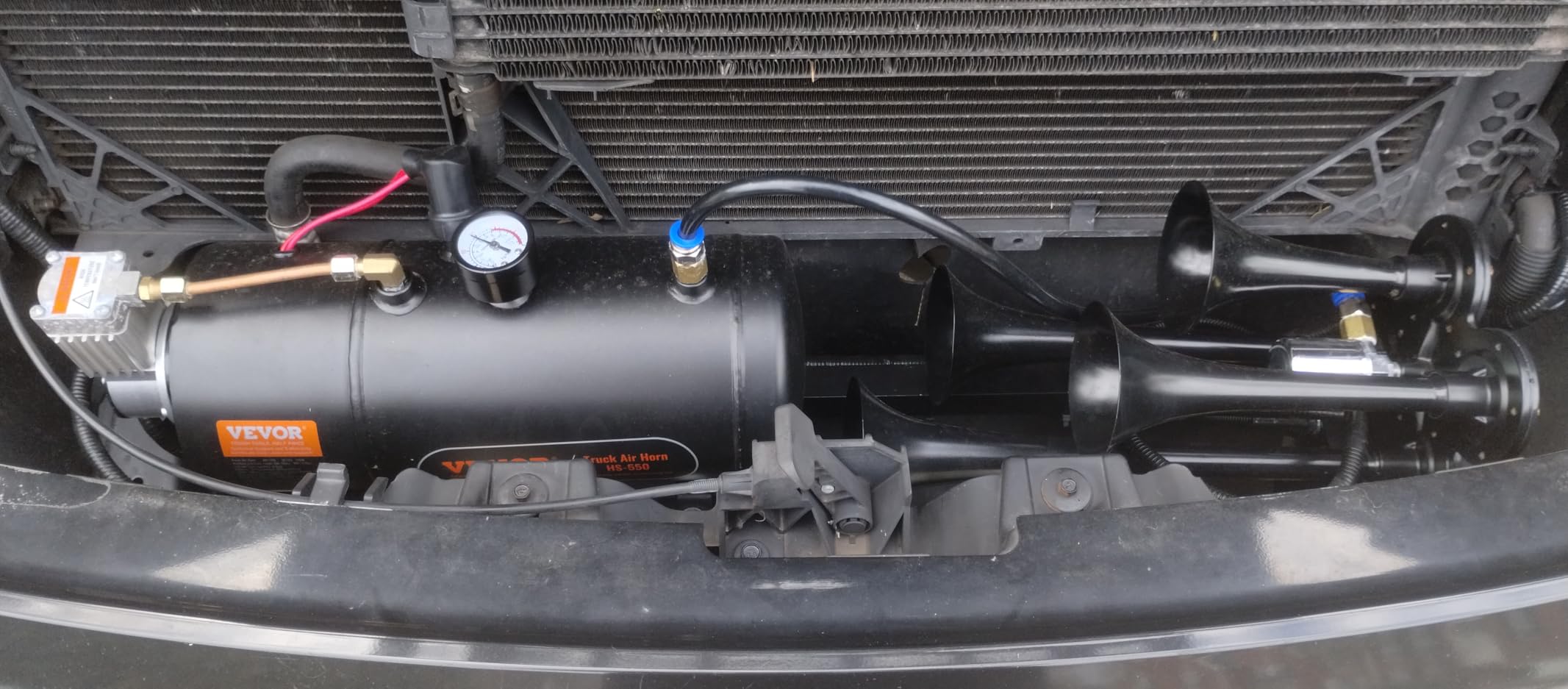 VEVOR Train Horns Kit, 4 Trumpet Air Horn Kit, 150dB Train Horns for Pickup Trucks, 12V 160 psi Air Compressor 2.6 Gal/10 L Tank with Gauge for Any 12V Vehicle Car Truck Train Van Boat customer photo 1