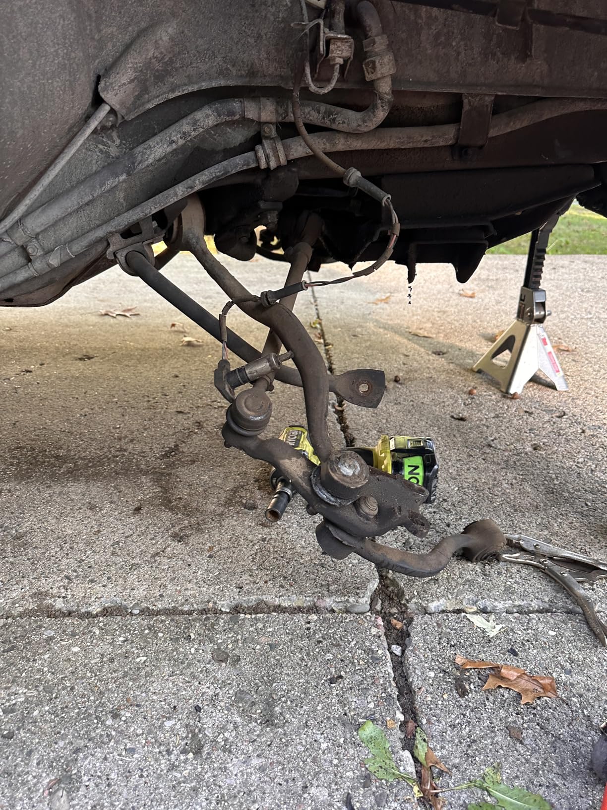 Universal Ball Joint Separator Tool Adjusts from 1-1/2