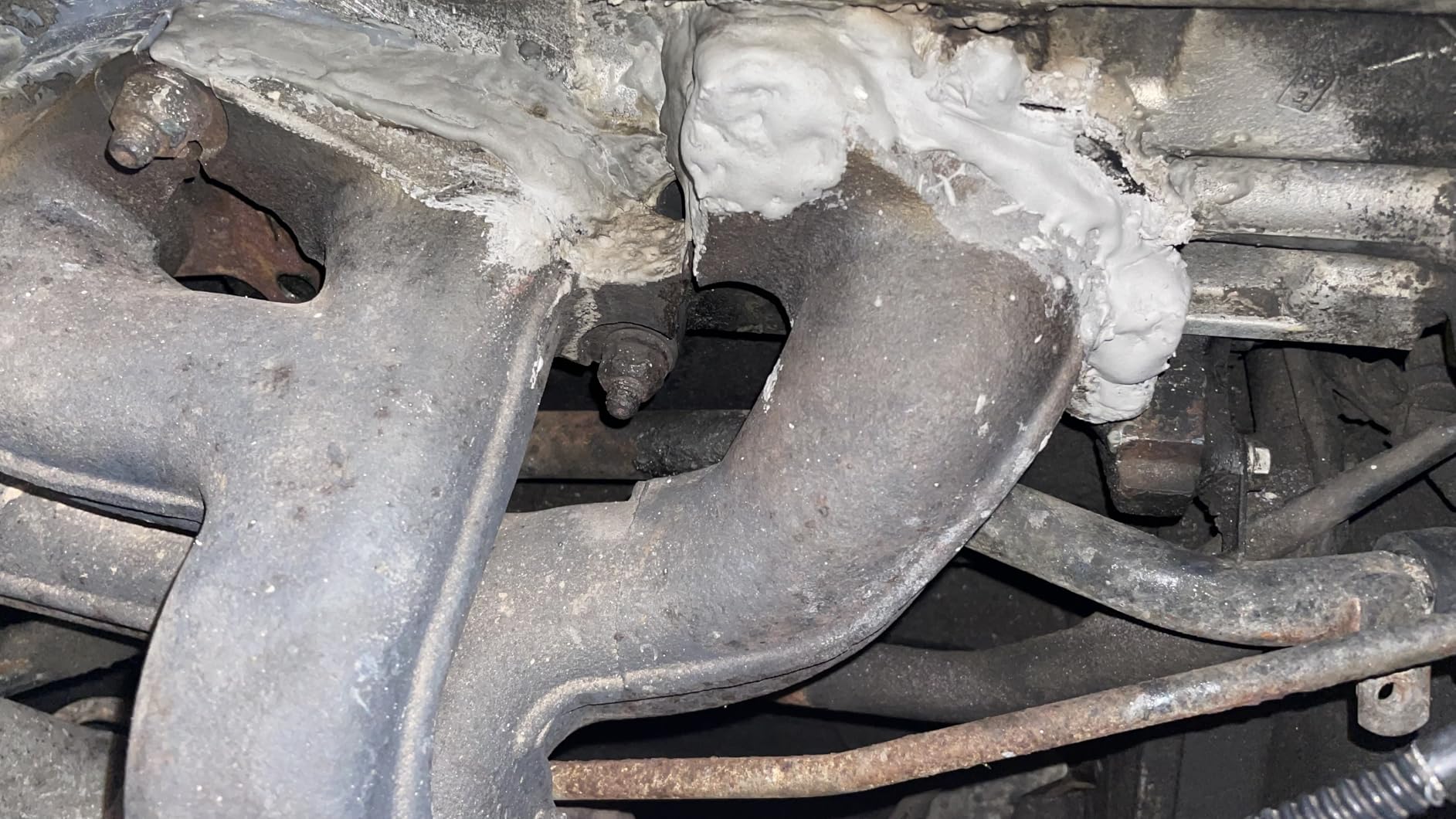 Muffler Repair Kit, Heat Resistant Up to 2012°F Exhaust Sealant, Professional Seal for Exhaust Systems, Mufflers, Tailpipes, and Catalytic Converters, 2.6 oz customer photo 2