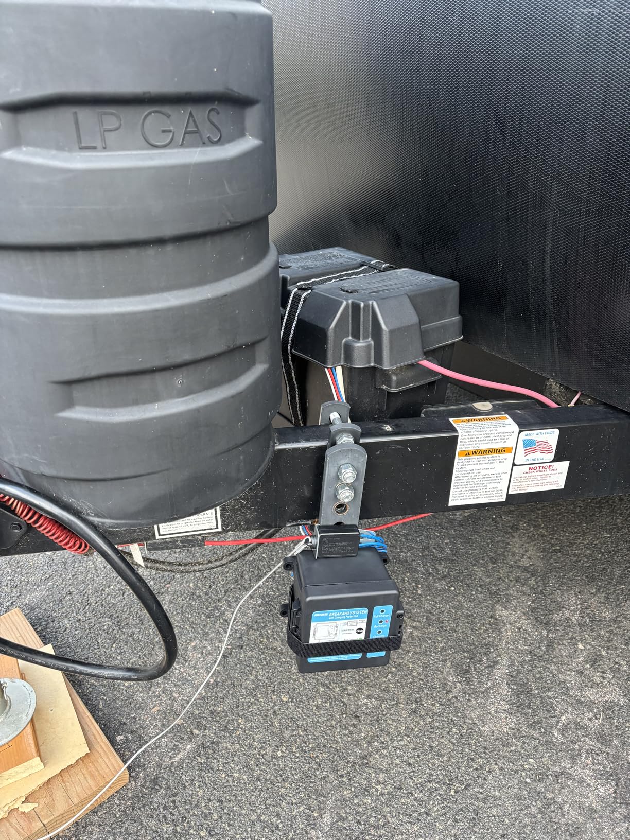 Kohree Trailer Brakes Breakaway Kit, Built-in 12V 5AH Battery and Charger, Side-Mount Break-Away Controller System with Coiled Cable, Secure for Trailer Caravan with LED Indicator customer photo 2