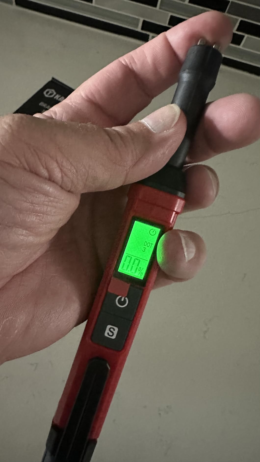 KAIWEETS Brake Fluid Tester Pen with Corrosion Resistance Probe, High-Precision Brake Fluid Moisture Tester with Data Hold Function, Buzzer Alarm, 3 Colors Backlight, Calibrated for DOT3, DOT4, DOT5.1 customer photo 2