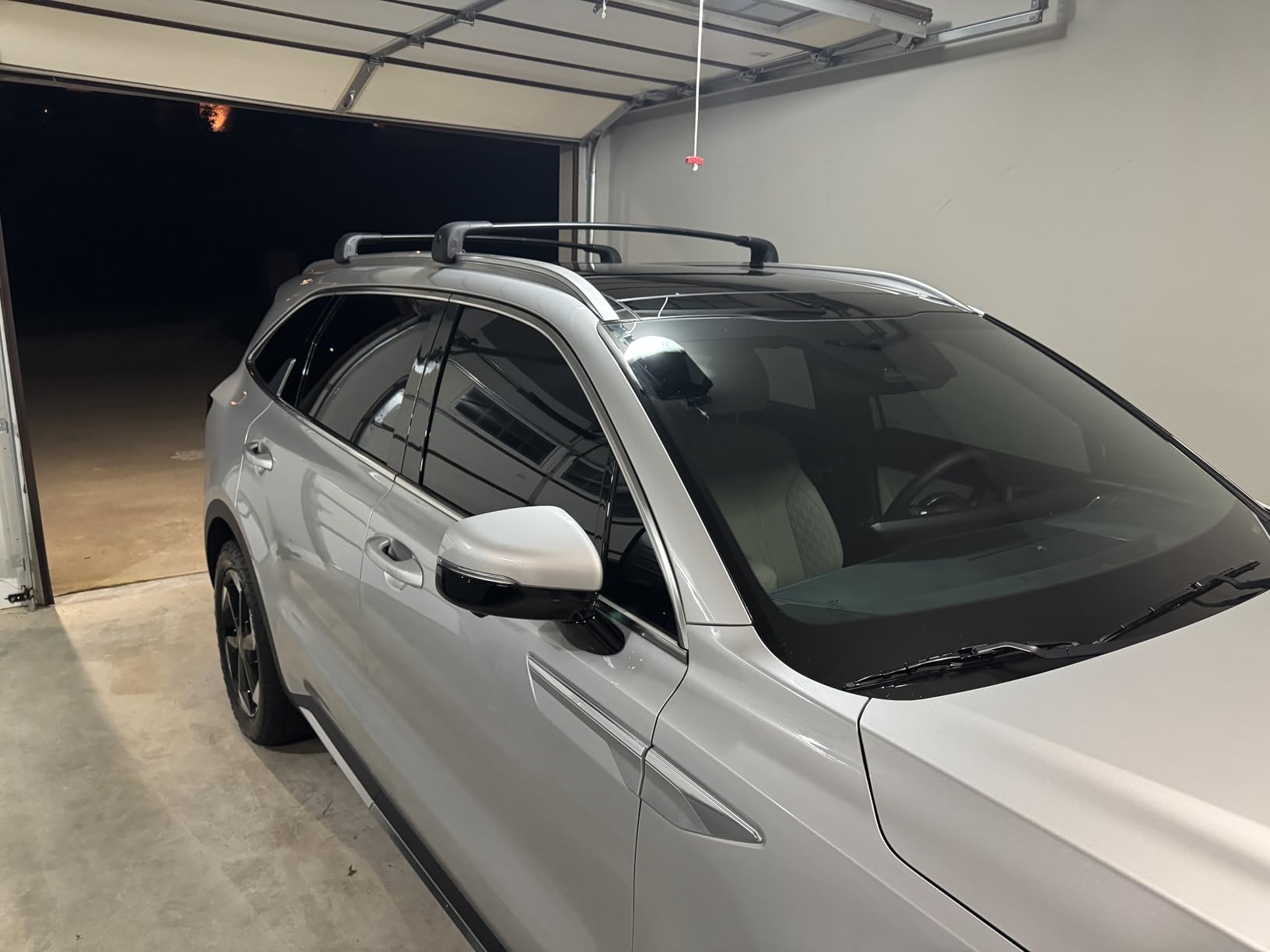 300LBS Roof Rack Cross Bars Compatible with Kia Sorento and Sorento Hybrid 2021-2026 with Flush Rails, Heavy Duty Lockable Aluminum Roof Rails Crossbars Cargo Bars Carrier Luggage customer photo 1