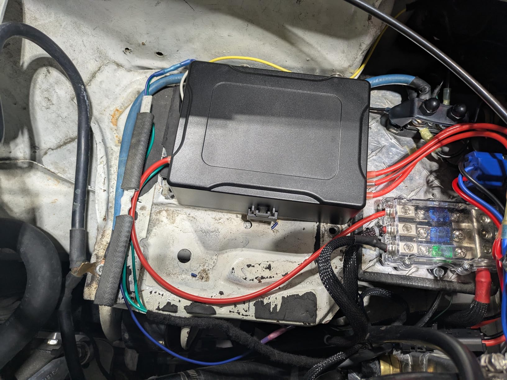 Joinfworld Relay Box Fuse Relay Box 12V Automotive Universal Fuse Panel with 6 Way Relays and 14 x ATC/ATO Blade Fuses 12 Volt Fuse Box Waterproof with Led Light and Relay Module customer photo 2