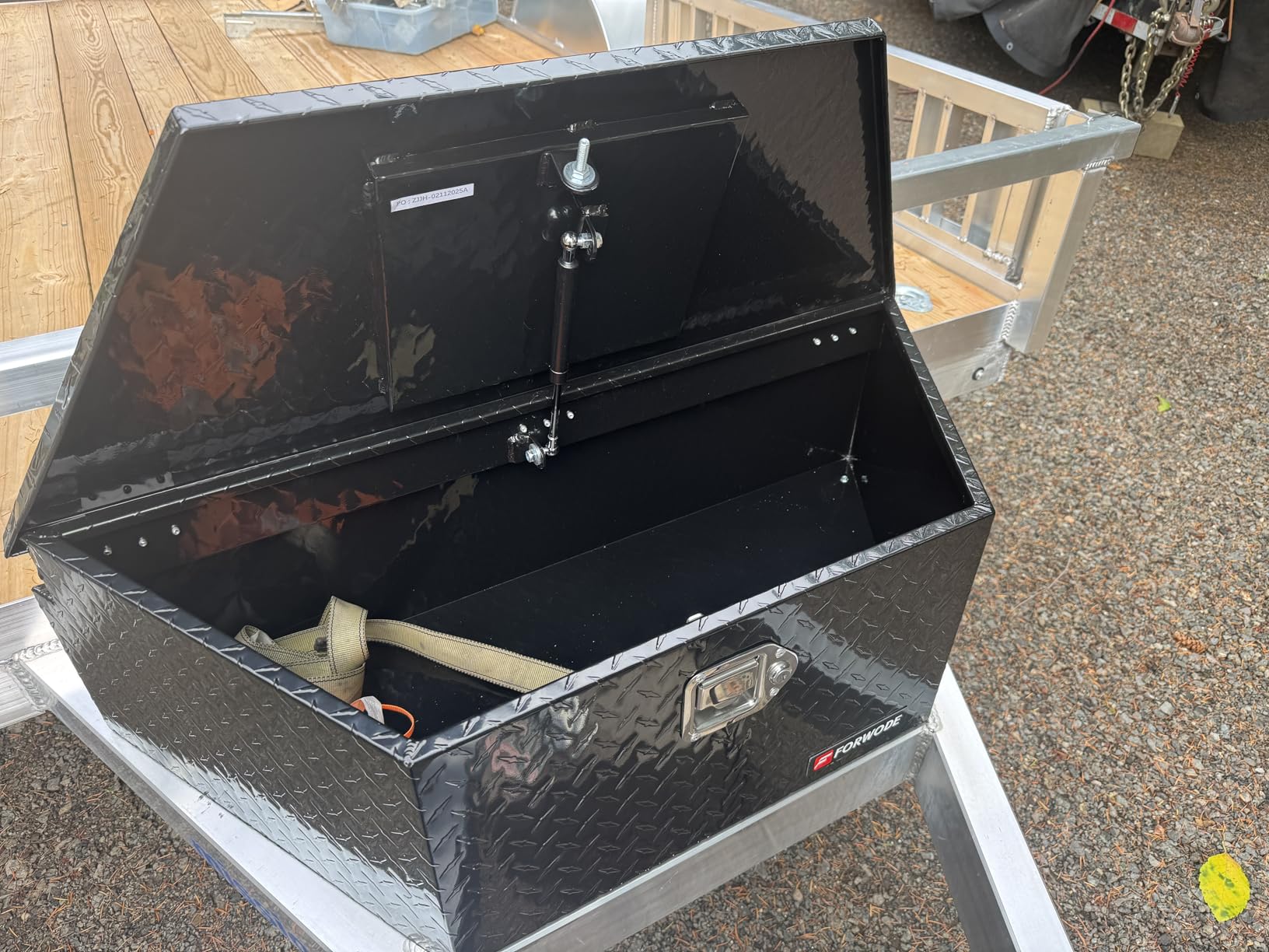 FORWODE Trailer Tongue Box 39 Inch Aluminum Tongue Tool Box Lockable Trailer Tool Chest with Gas Strut, Secure Diamond Plate Truck Tongue Tool Box customer photo 1