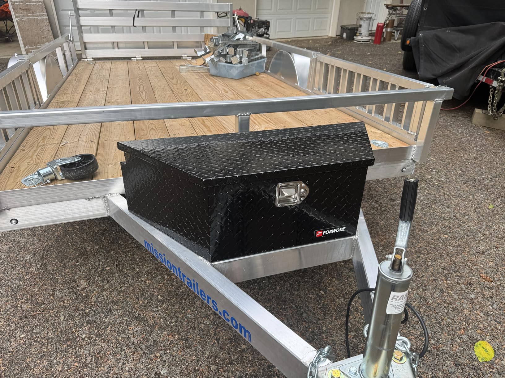 FORWODE Trailer Tongue Box 39 Inch Aluminum Tongue Tool Box Lockable Trailer Tool Chest with Gas Strut, Secure Diamond Plate Truck Tongue Tool Box customer photo 2