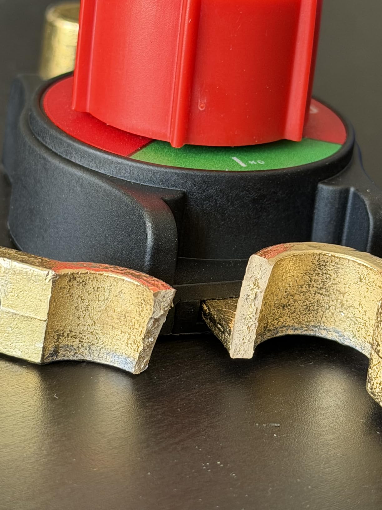 Joinfworld Top Post Battery Disconnect Switch 12V-48V Battery Kill Switch Negative On/Off Battery Switch for Cars, Vehicles, RVs and Boats customer photo 1