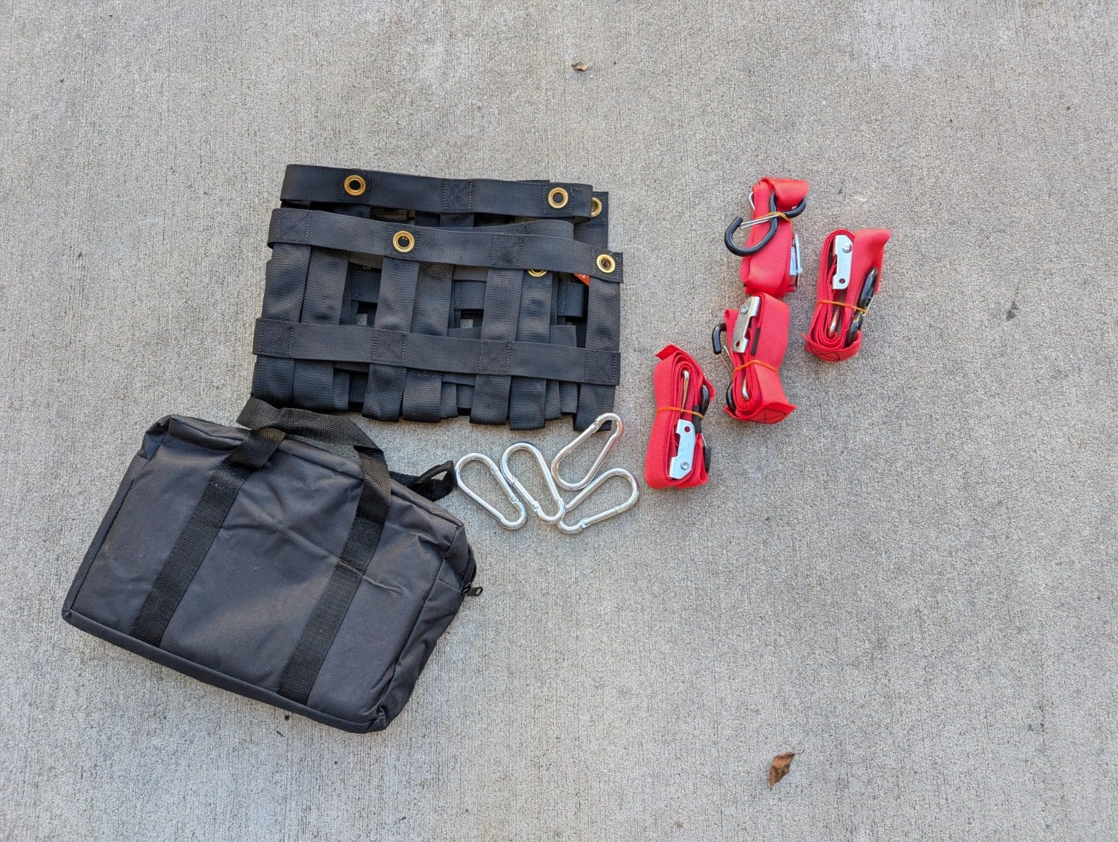 VEVOR Tailgate Net for Truck Bed, 54 in x 18 in, 1500lbs Truck Bed Extender Tailgate Cargo Net with 4 Red Adjustable Buckle Straps, Extendable & Durable, Suitable for Trailer, Pickup, Jeep, SUV customer photo 1