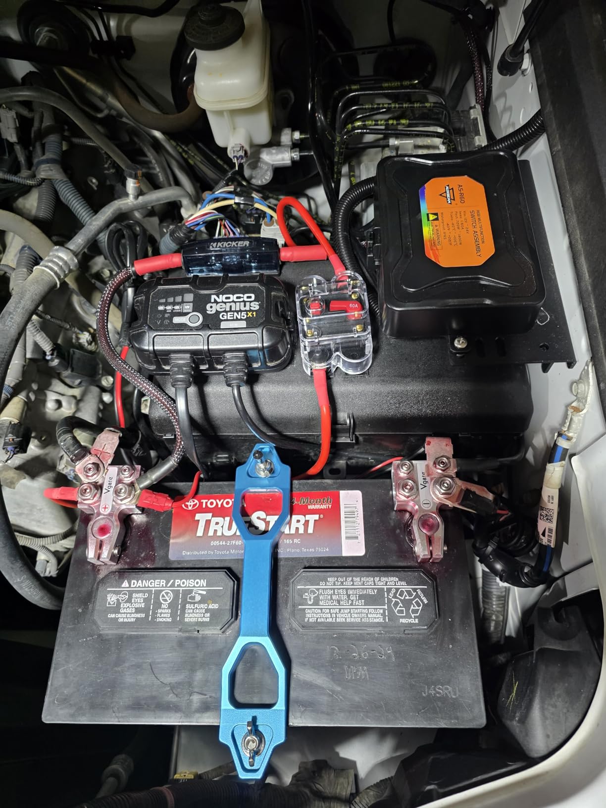 Auxbeam 4 Gang Slim Switch Panel RGB AS-R40 Toggle Momentary Pulsed Dimmable Backlight Multifunction Switch Panel with Memory Function for 12-24V Truck Offroad Car Marine Waterproof 3 Years Warranty customer photo 1