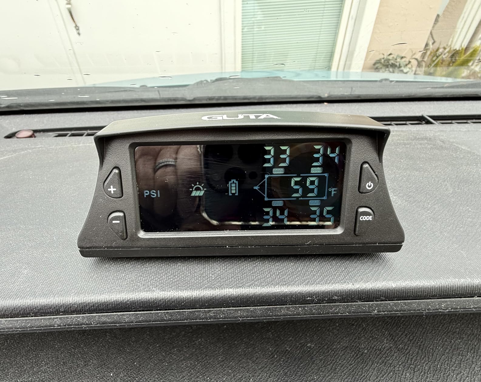 GUTA RV Tire Pressure Monitoring System, RV TPMS with 4 Sensors (0-188 PSI), Solar Charging, 6 Alarm Modes, Auto Sleep Mode, LCD Display, Tire Pressure Monitor System for RV/Trailer/SemiTruck customer photo 1